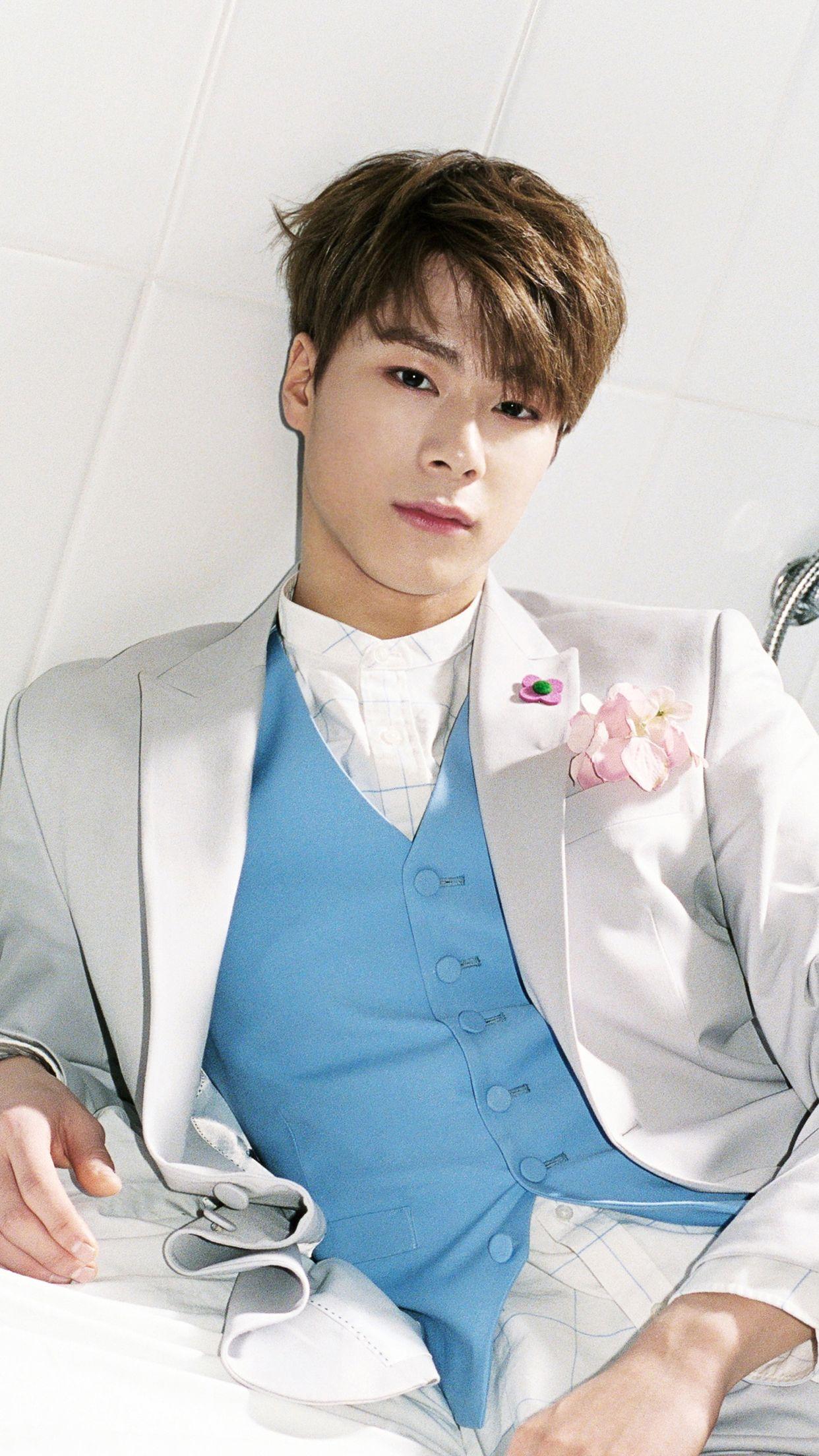 iPhone Wallpaper / ASTRO 아스트로 MoonBin 문빈 in 2019