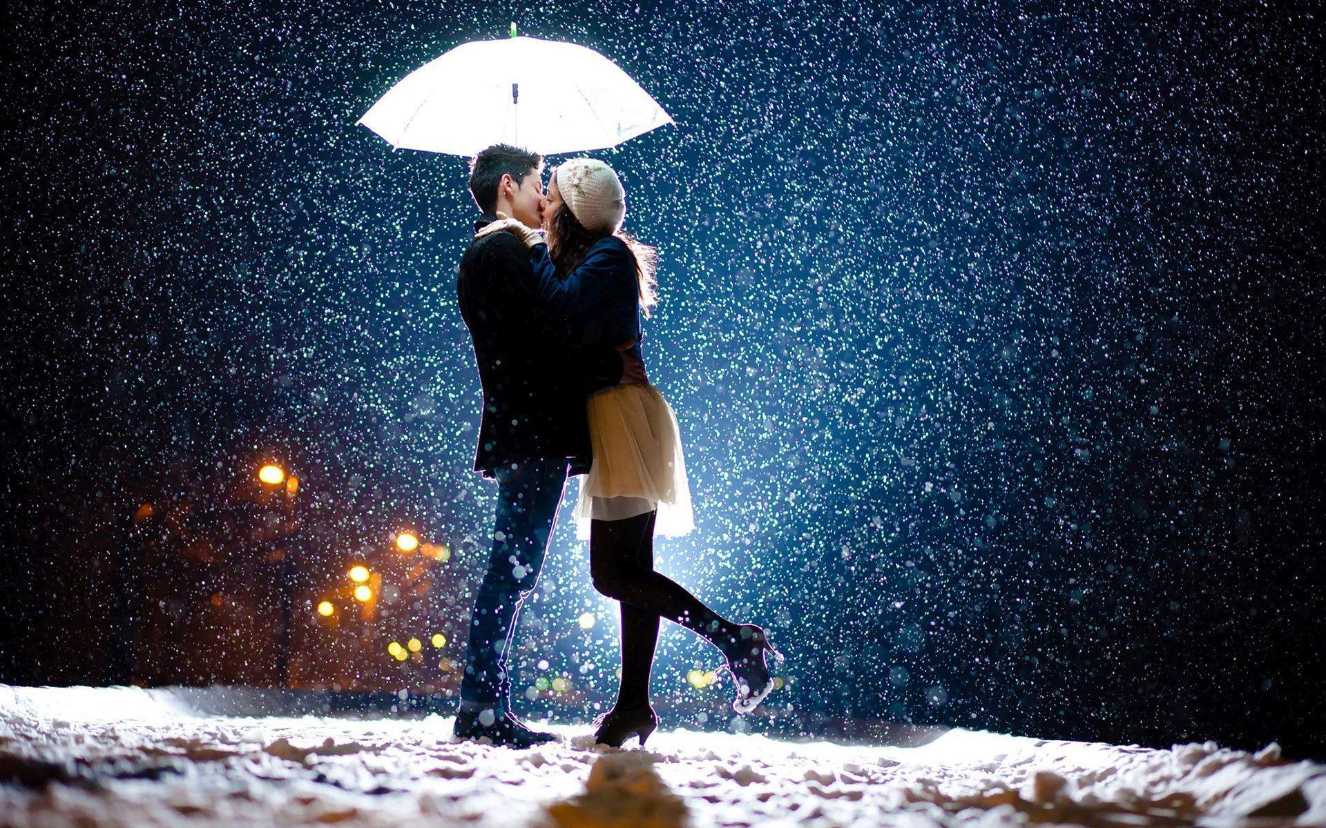 HD Kissing in the snowfall Wallpaper