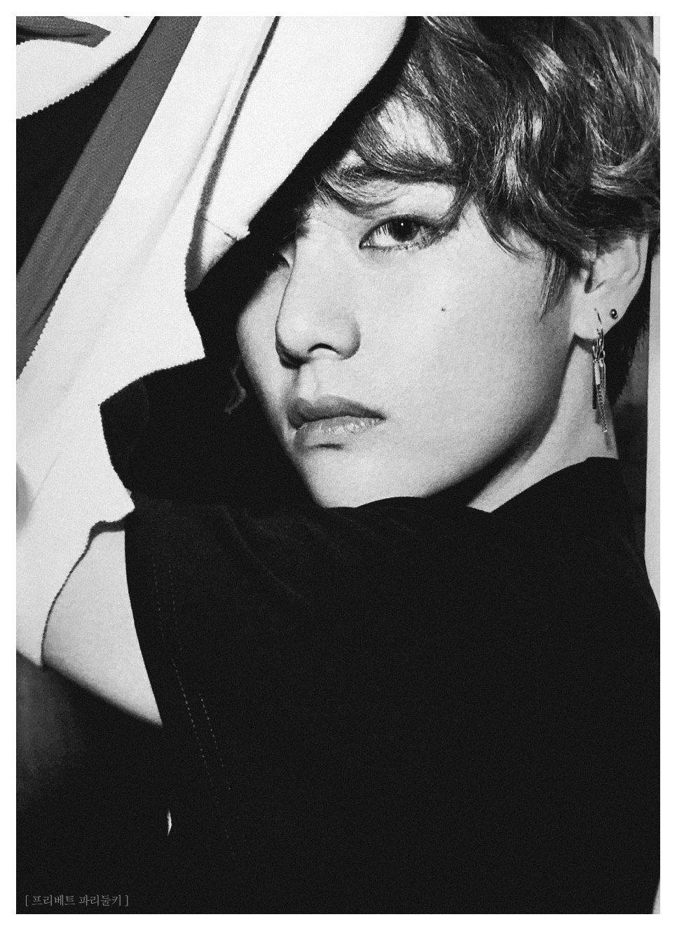 Taehyung Black And White Aesthetic Wallpapers - Wallpaper Cave