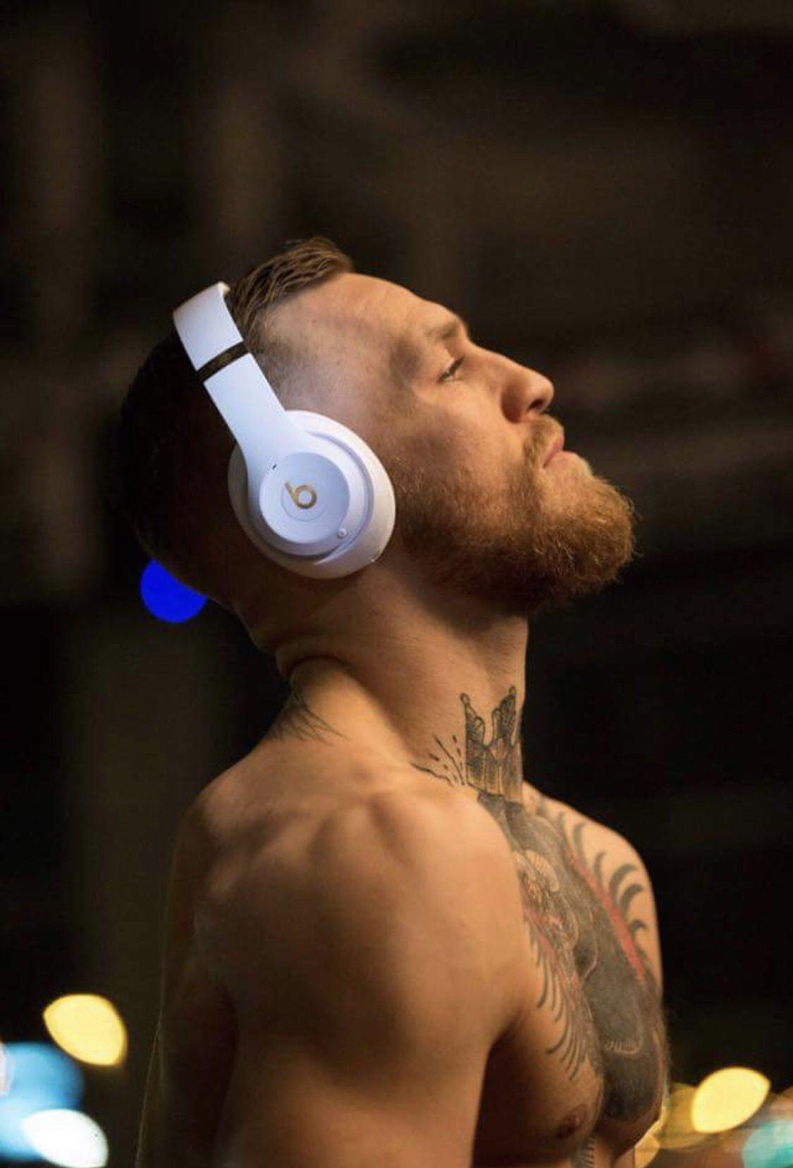 Conor McGregor. In ear headphones, Over ear headphones