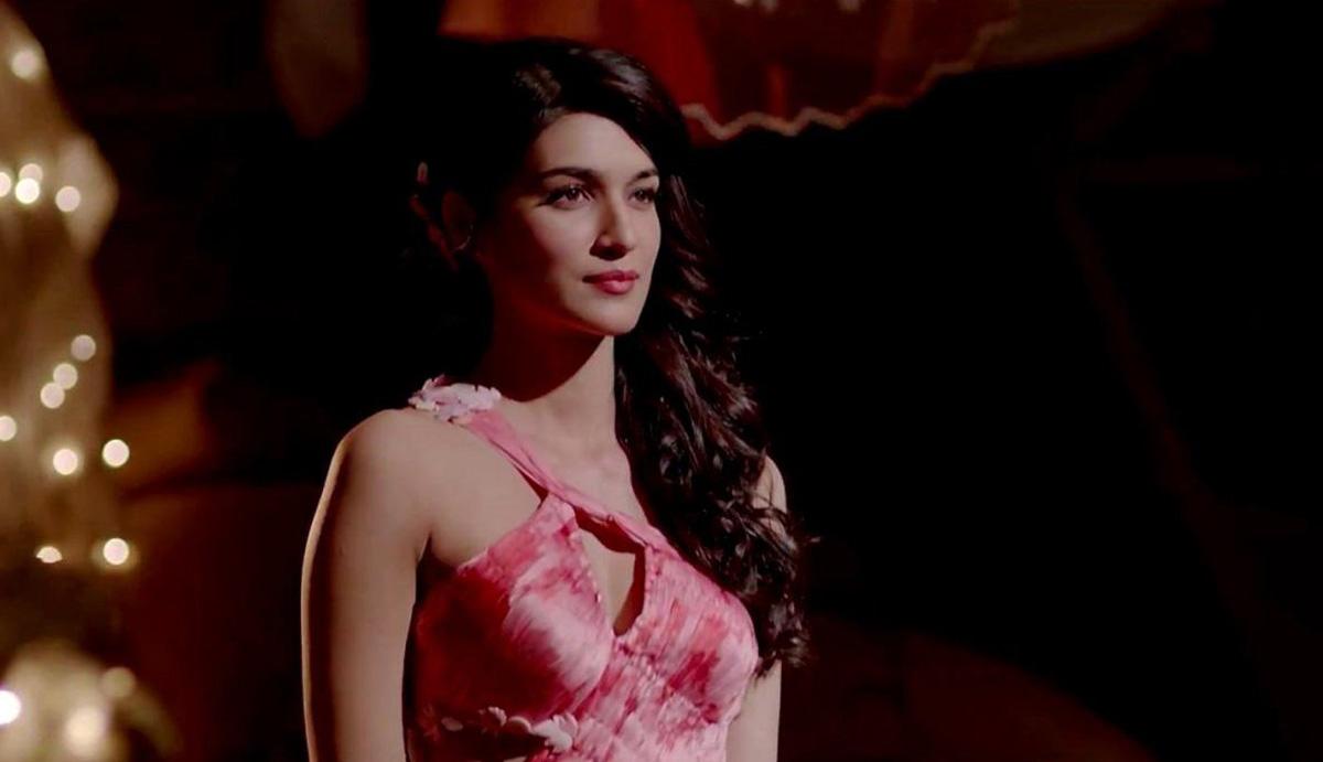 Sweet Kriti Sanon HD Photo Wallpaper Download HD