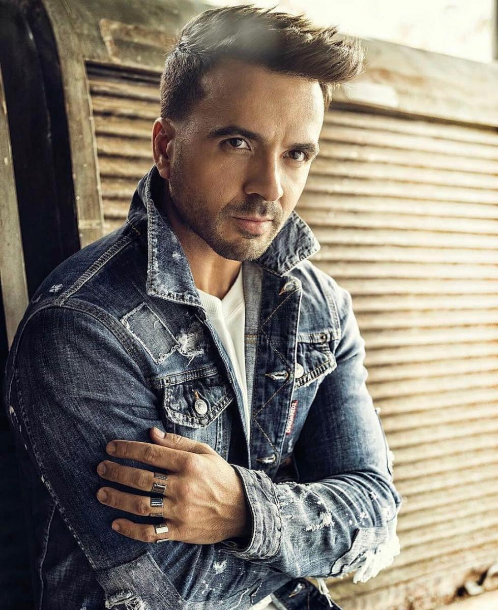 Luis Fonsi Phone Wallpapers - Wallpaper Cave