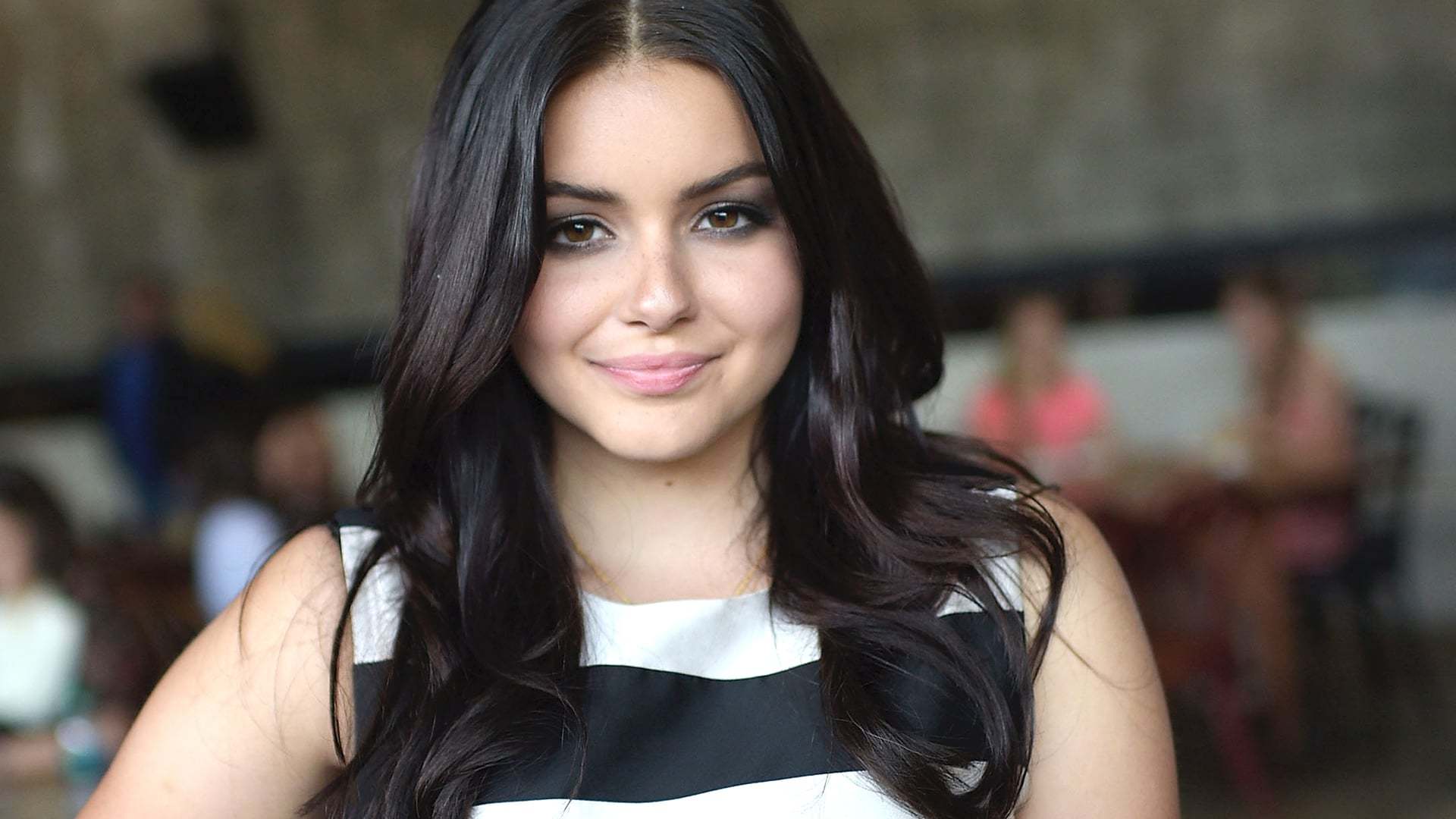 Ariel Winter Wallpaper Image Photo Picture Background