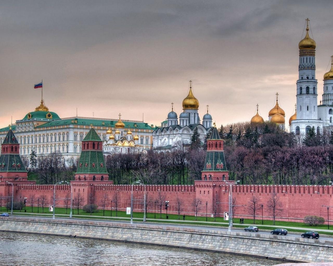 Kremlin Wall & Red Square desktop PC and Mac wallpaper