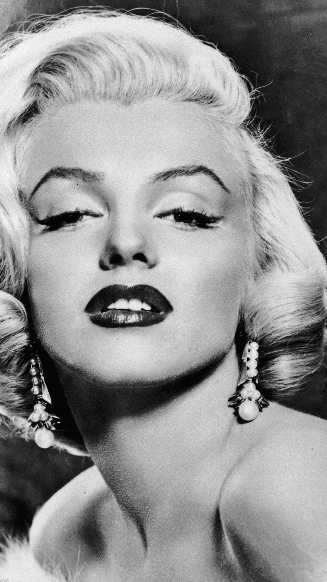 Marilyn Monroe Classic Face Portrait iPhone 8