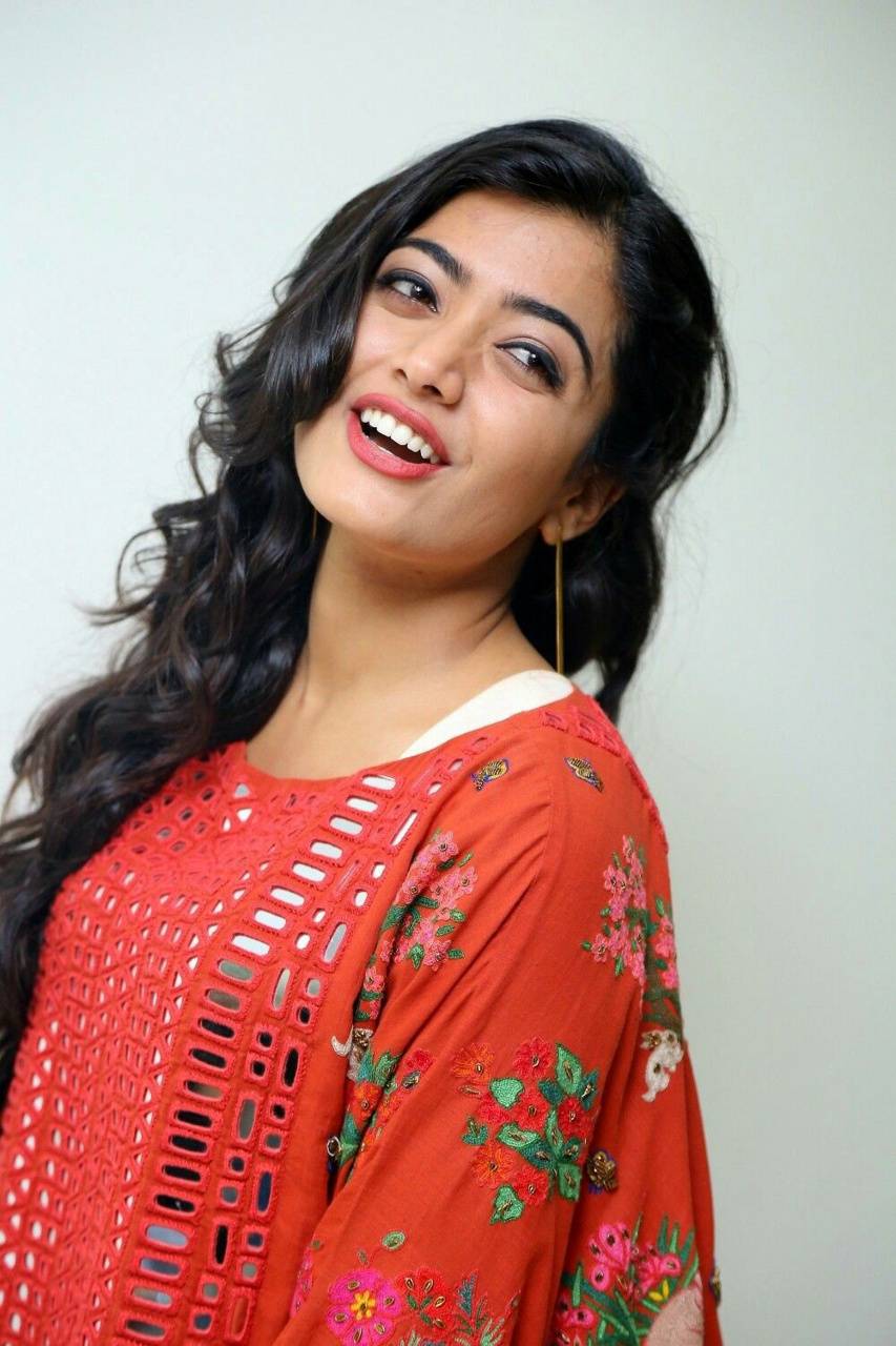 Rashmika Wallpaper