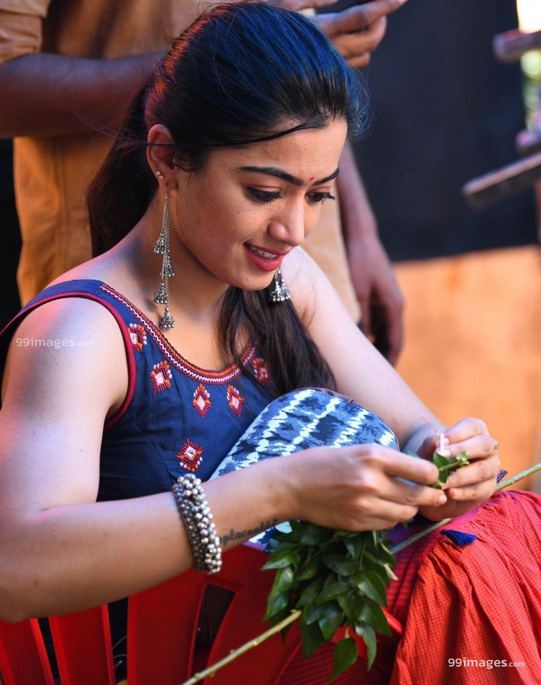 Rashmika Mandanna Beautiful HD Photo & Mobile Wallpaper HD
