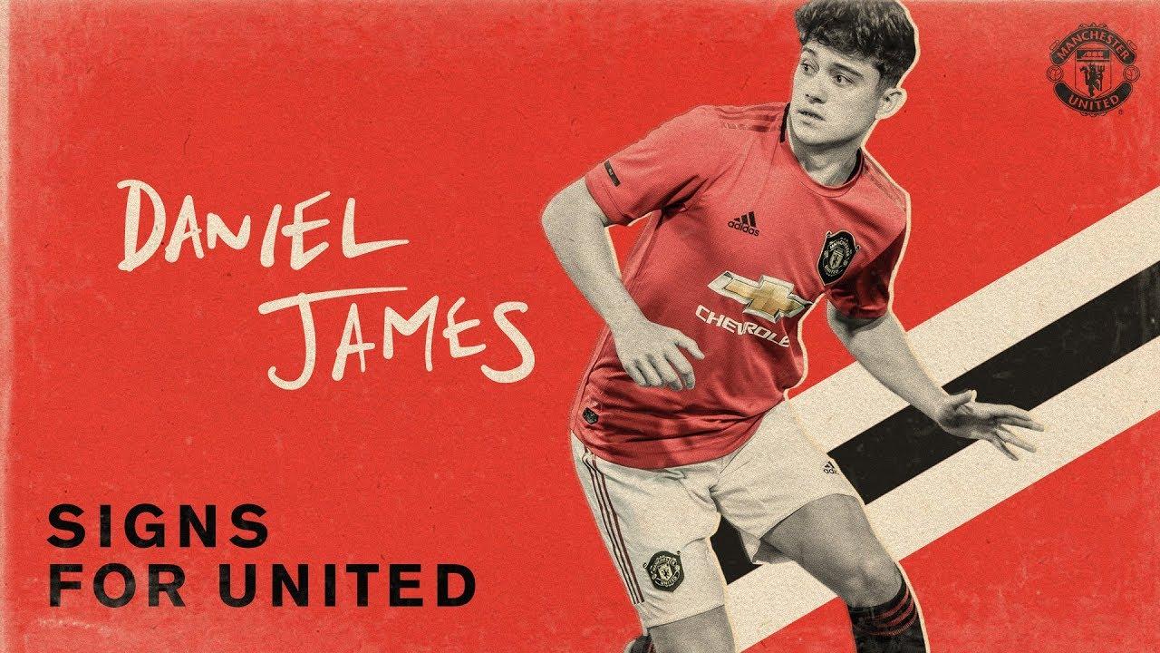 Photos) Daniel James posing in Man Utd kit