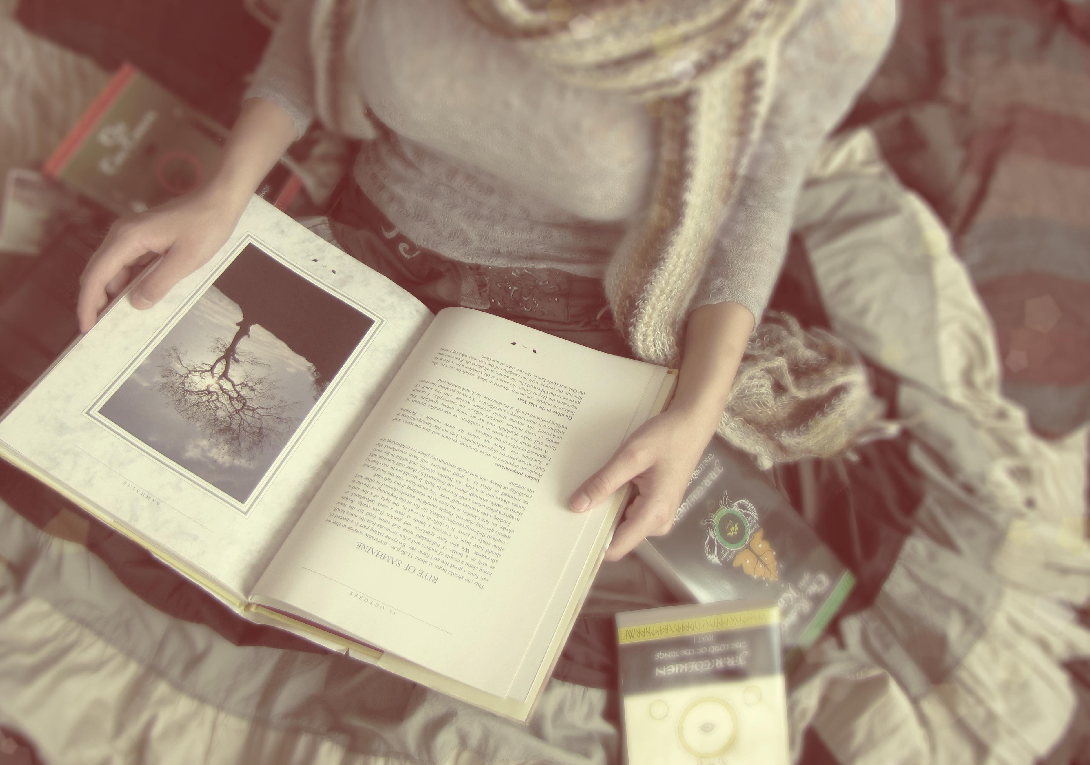 Girl Book Mood Lonely Hearts Club Elizabeth Eulberg