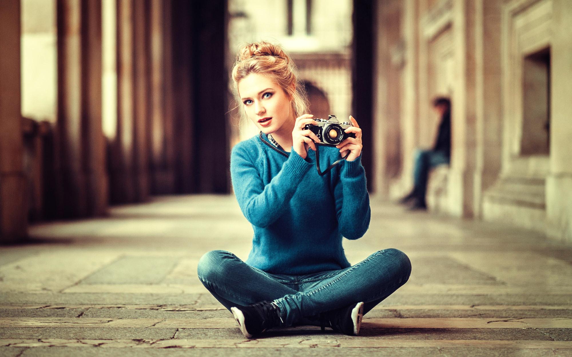 Eva Mikulski HD Wallpaper. Background Imagex1250