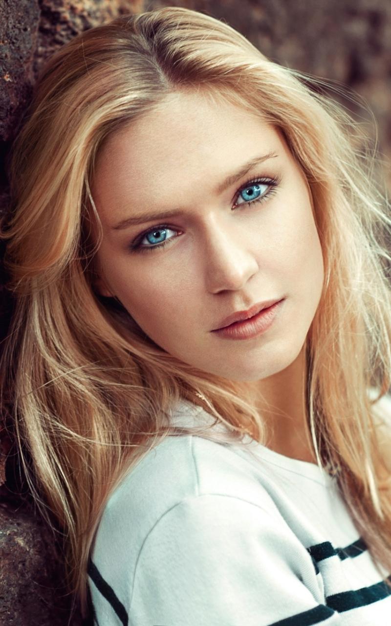 Women Eva Mikulski (800x1280) Wallpaper