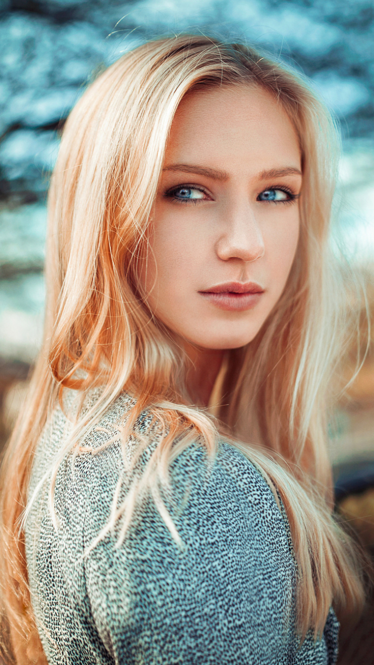 Women Eva Mikulski (750x1334) Wallpaper