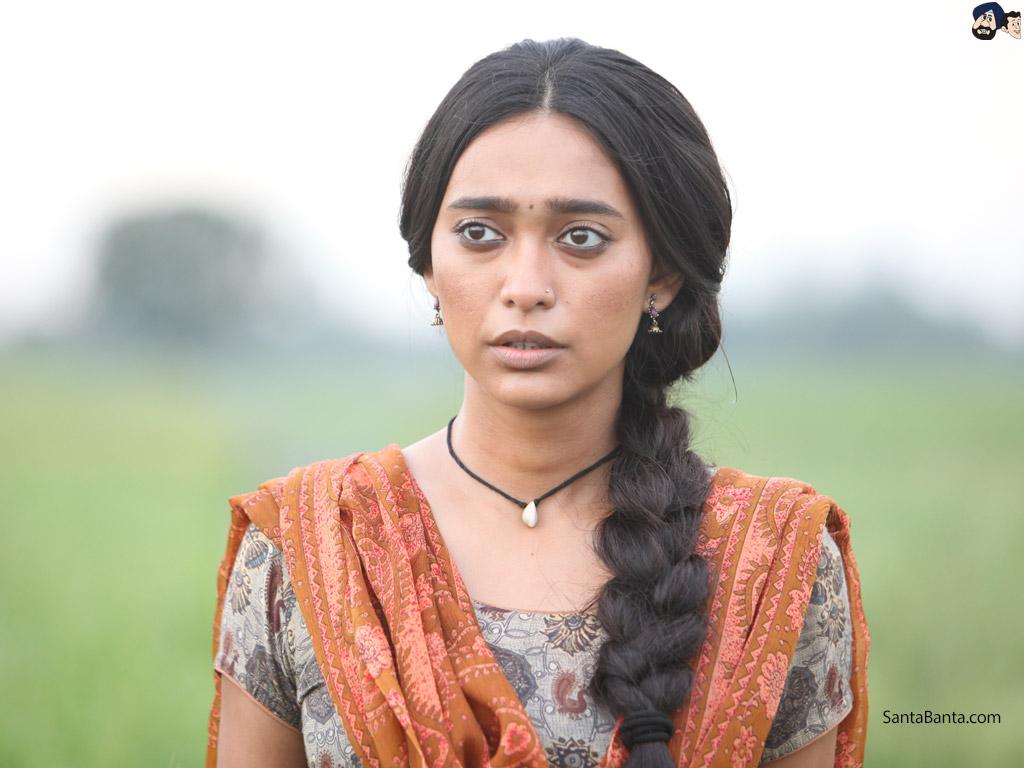 Sayani Gupta Effortlessly Embraces The De Glam Look