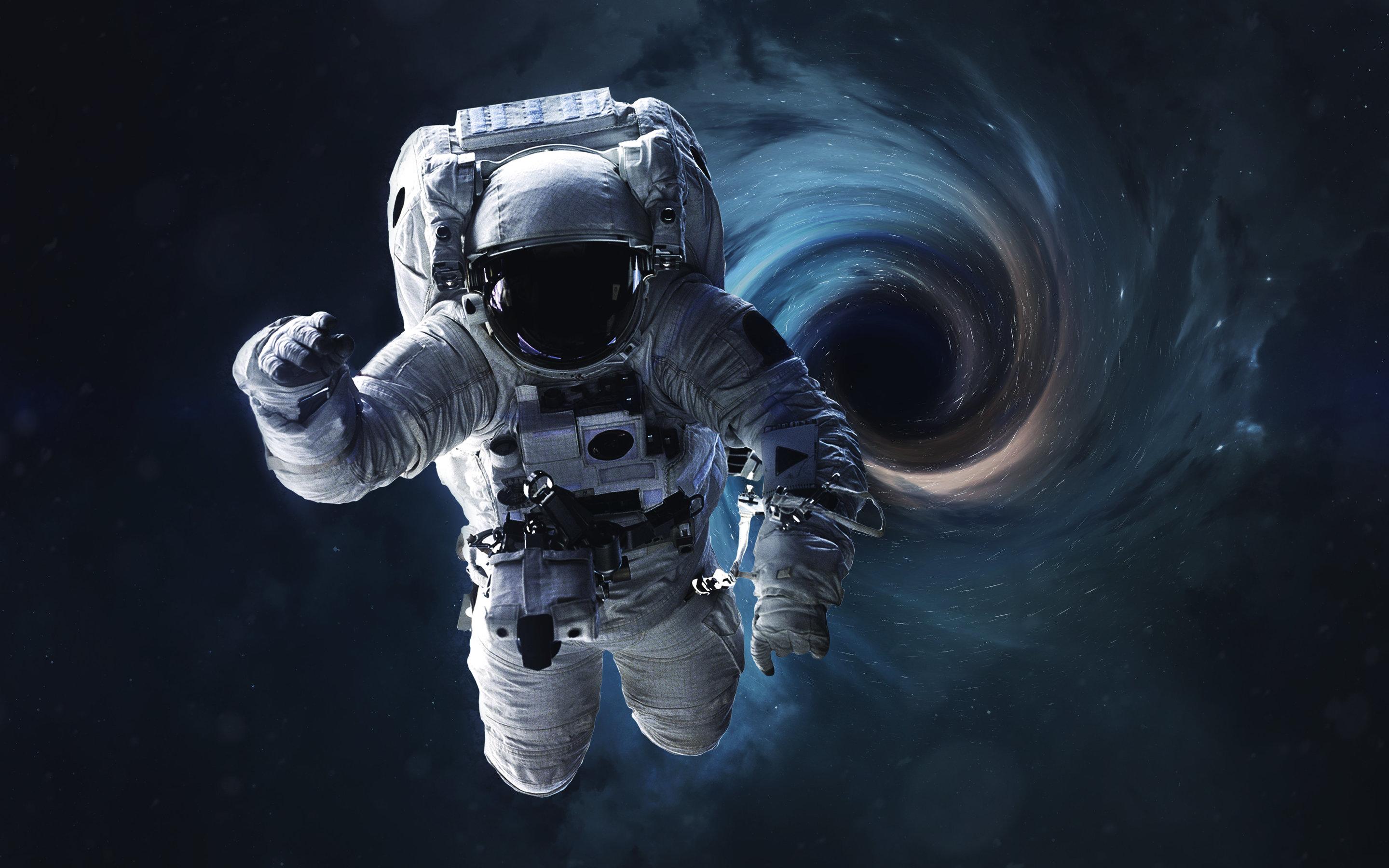 Космонавта засасывает в черную дыру
