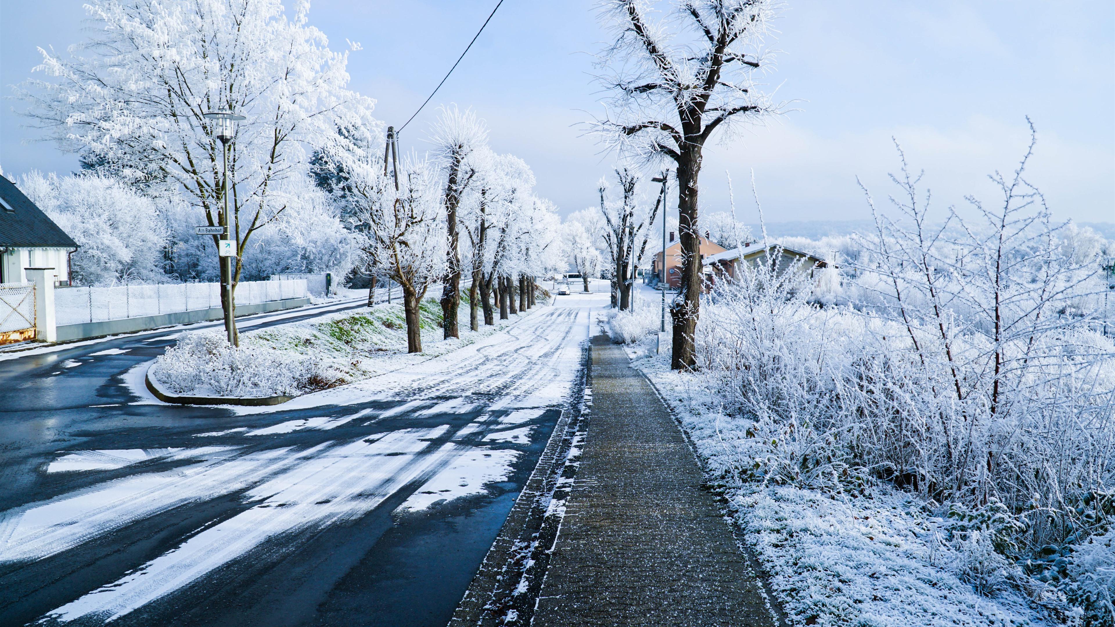 Wallpaper Winter, snow, road, house, trees, city 5120x2880