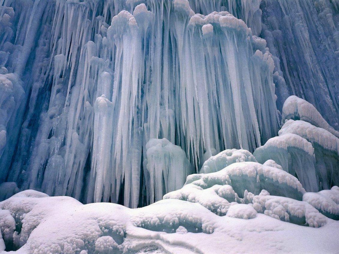 Frozen waterfall winter wallpaper