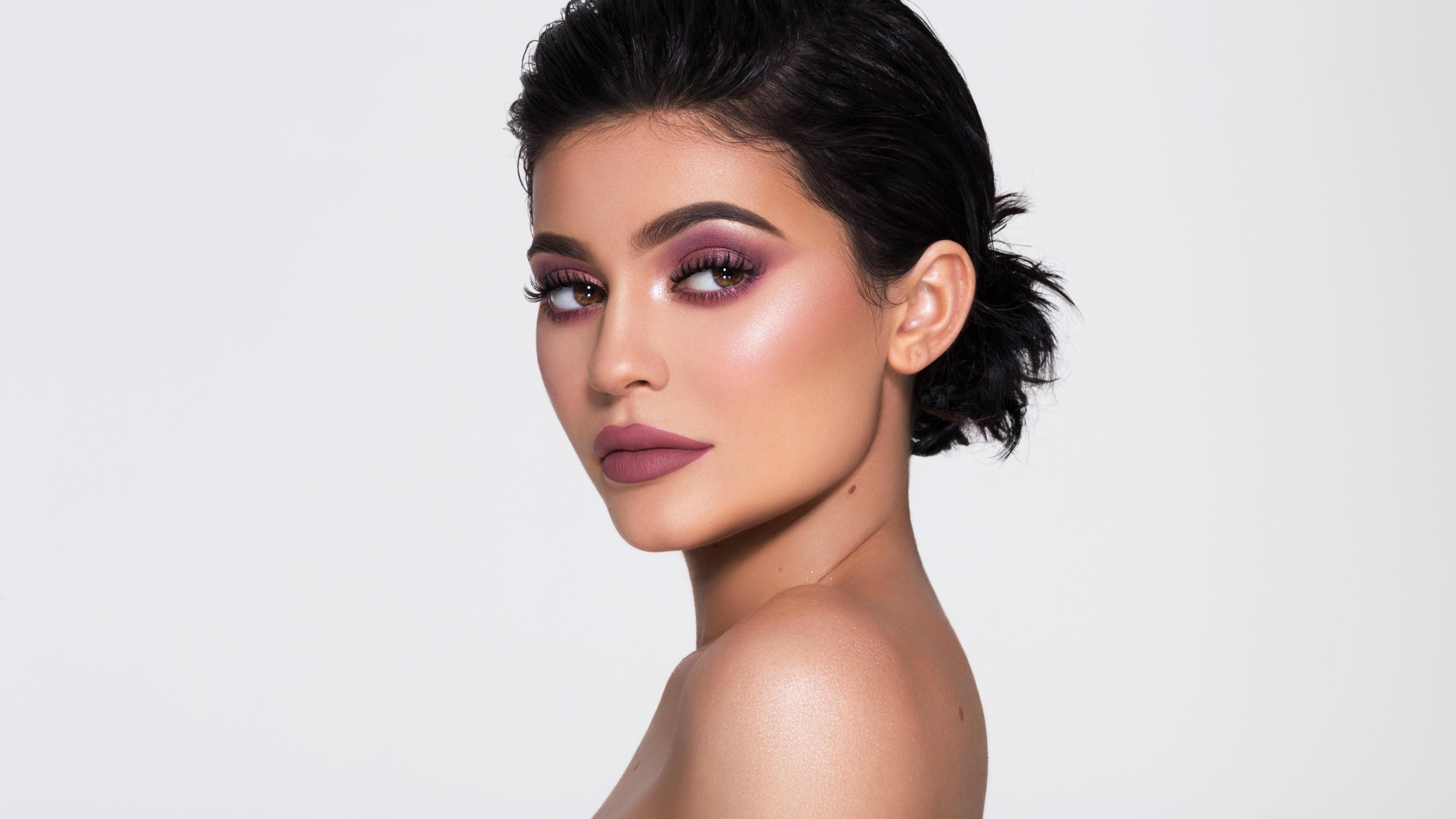 Kylie Jenner HD Wallpaper 4k & 8k Kylie Jenner Photo, Cosmetics Topshop Wallpaper & Background Download