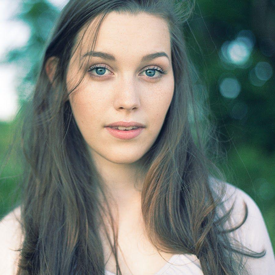 Victoria Pedretti love her as Nellie!!!! in 2019