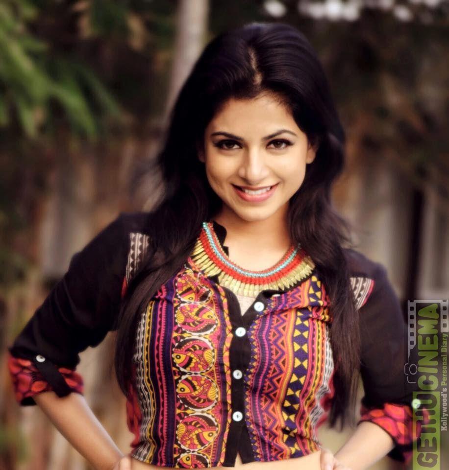 Actress Iswarya Menon gallery. Photohoot image, Indian