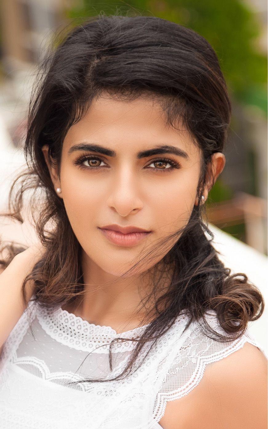 Iswarya Menon Beautiful Image. Cute beauty