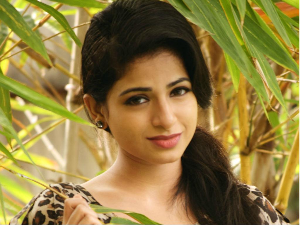 Iswarya Menon Height, Weight, Age, Bio, Measurements, Net