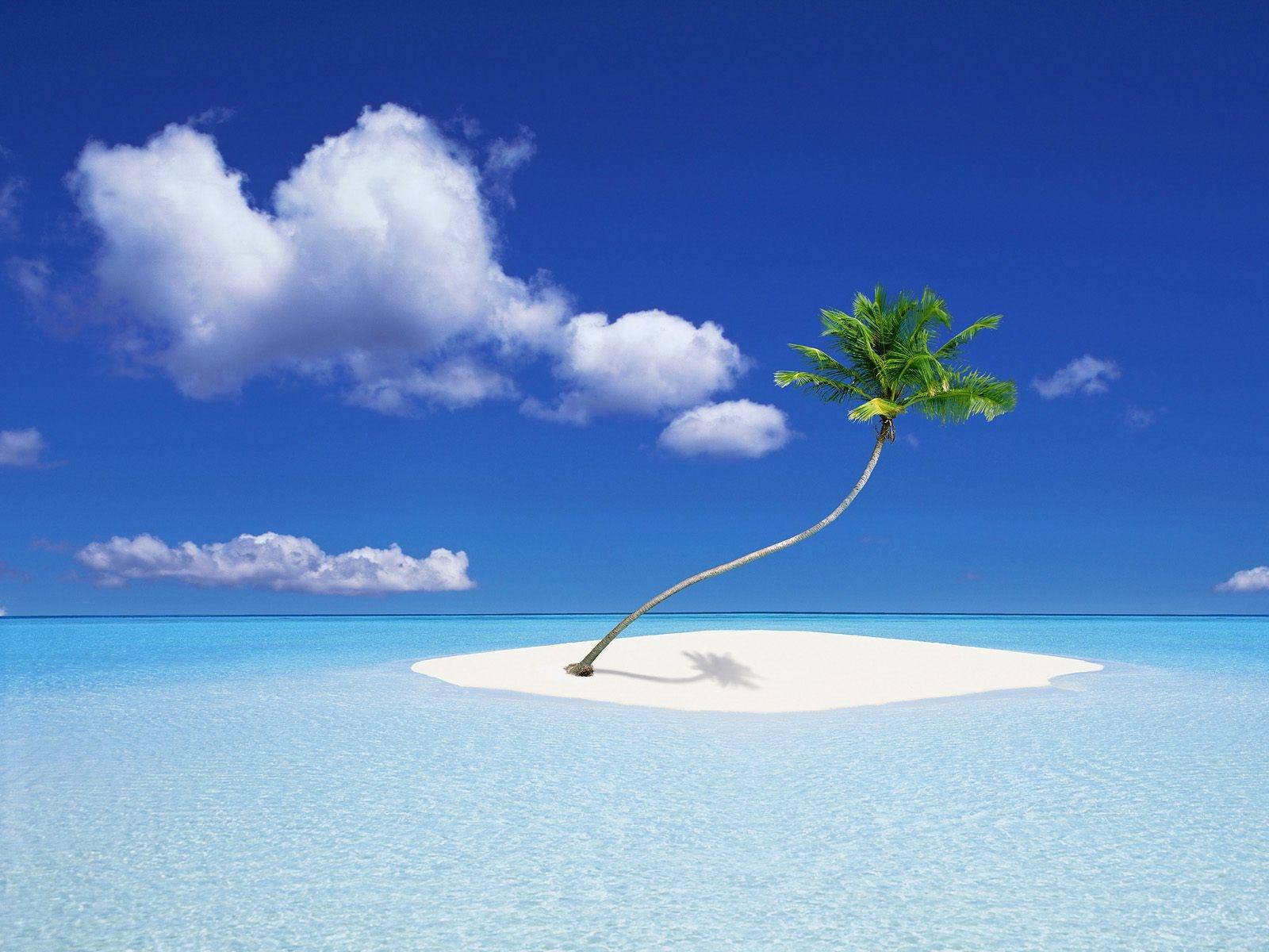 Free download HD 1600x1200 Small Island In Sea Desktop