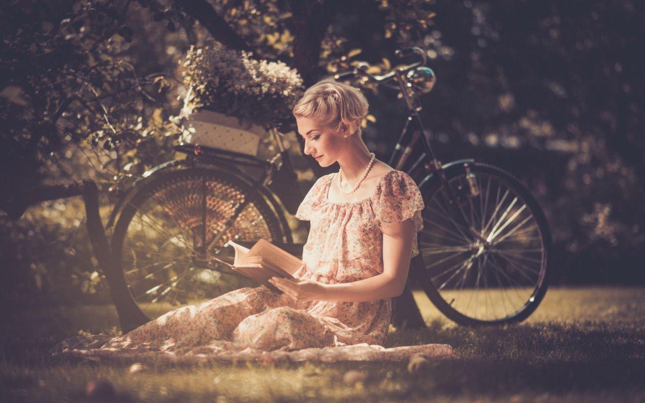 Women Reading. Blonde dress, Vintage photography, Books to read for women
