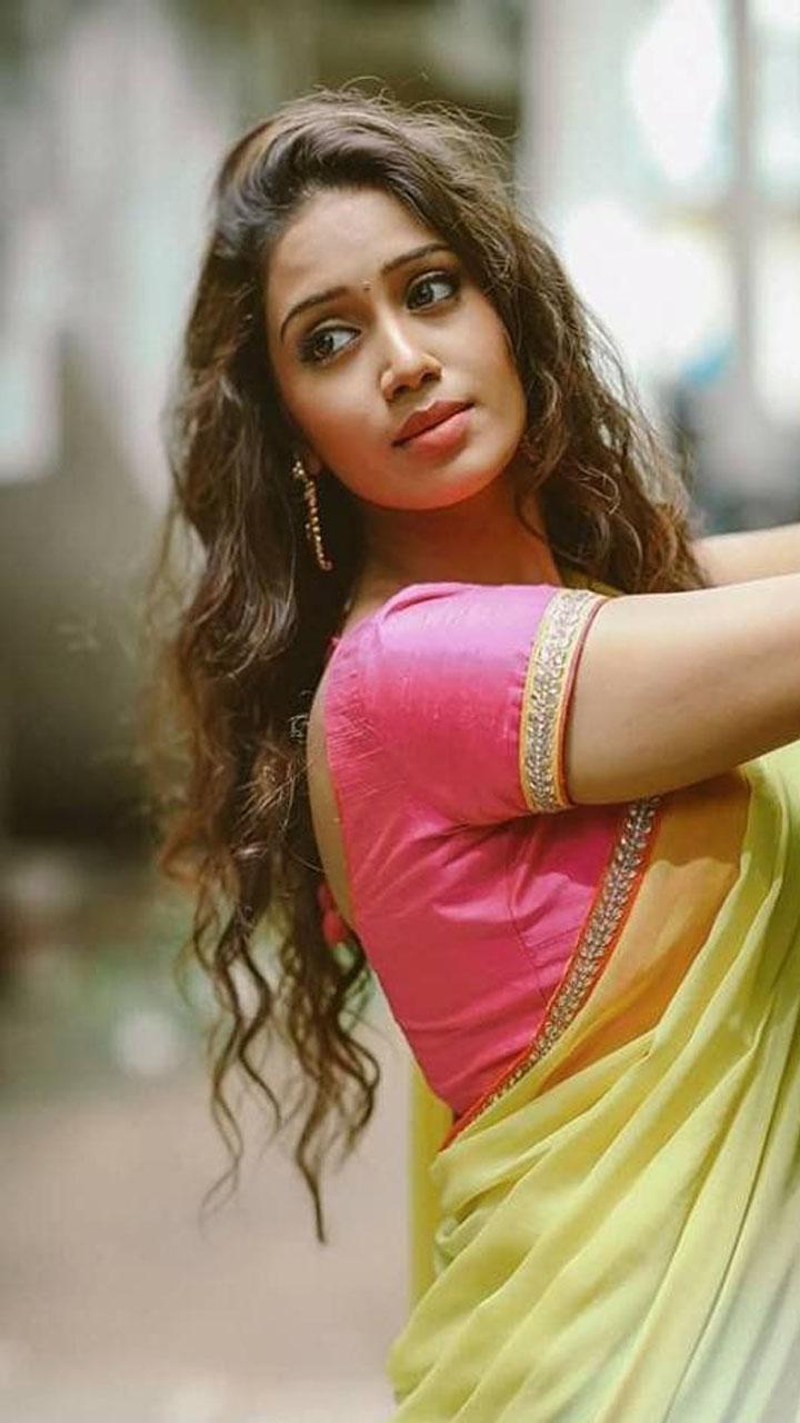 Nivetha Pethuraj Wallpaper for Android