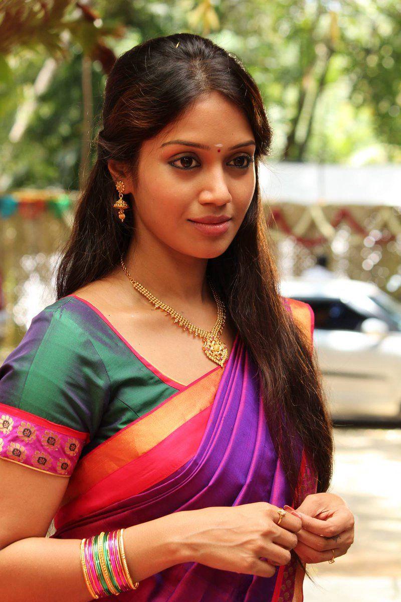 Actress NivethaPethuraj HD Latest Image In Saree in 2019