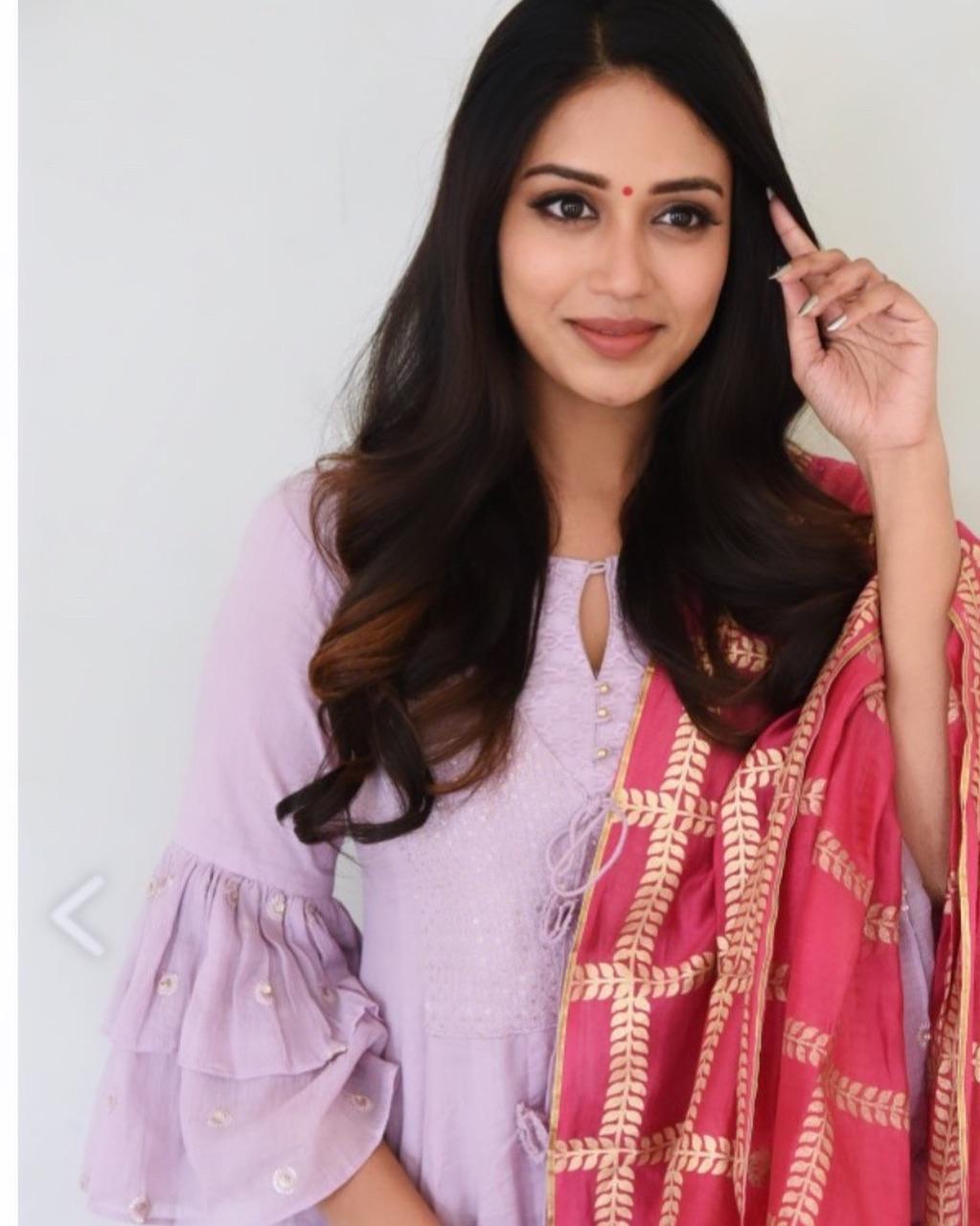 Nivetha Pethuraj Latest HD Photohoot, Bio, age, Movies Online