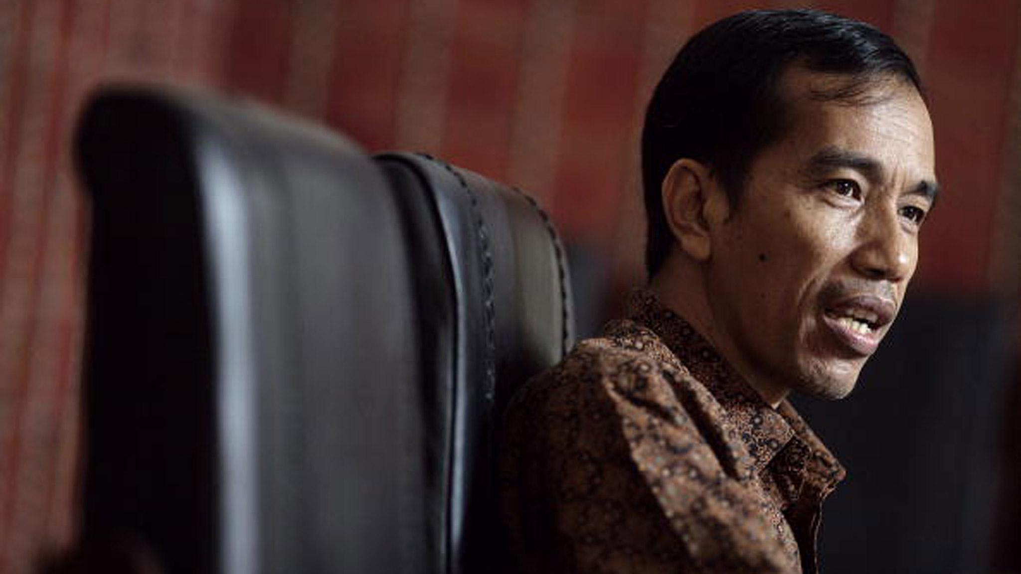 Jokowi stops traffic in fight for Jakarta
