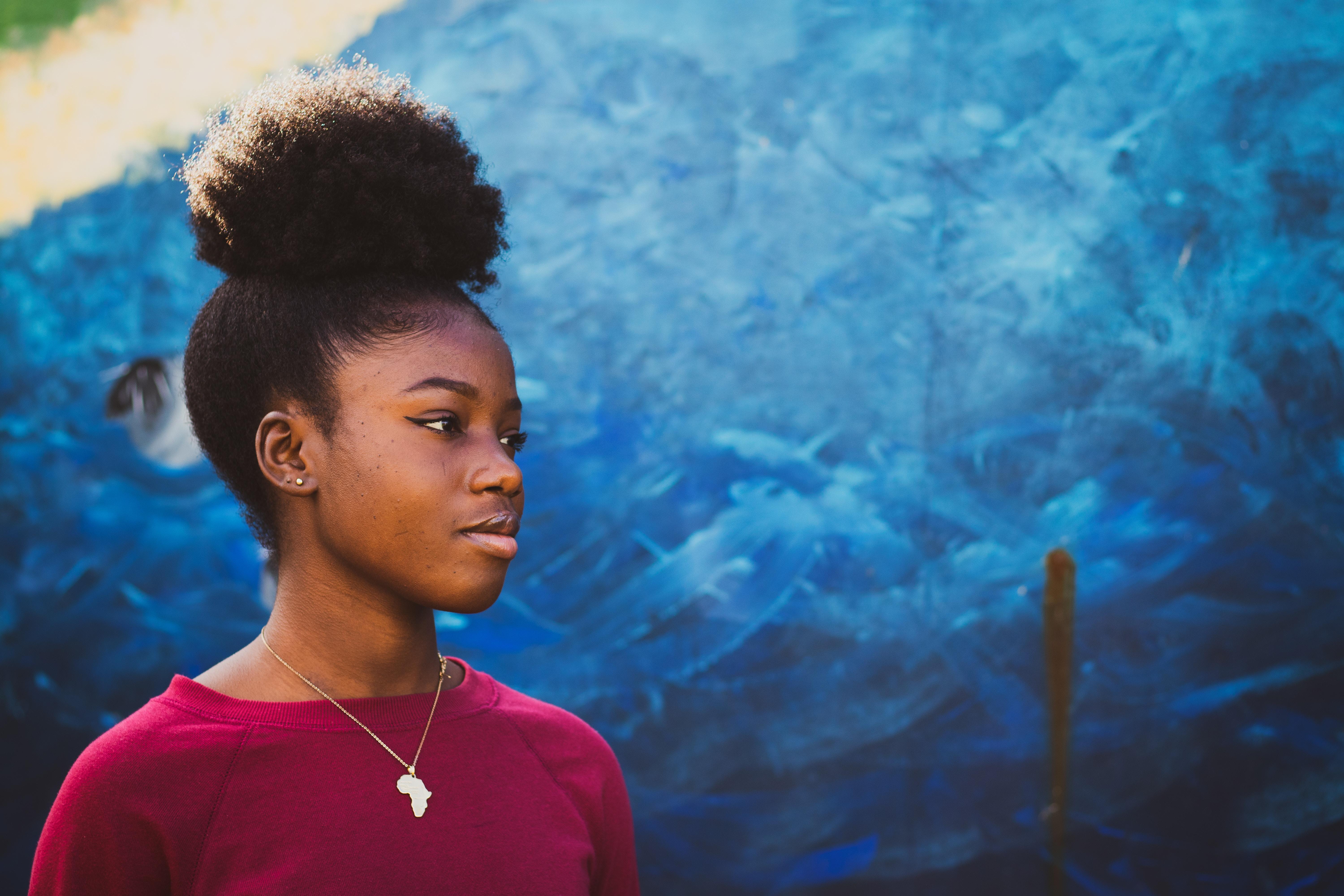 6000x4000 #woman, #mural, #africa pendative, #black girl, #Creative Commons image, #blue background, #black, #female, #portrait, #looking away, #afro hair, #african american, #girl, #mural background, #afro, # african