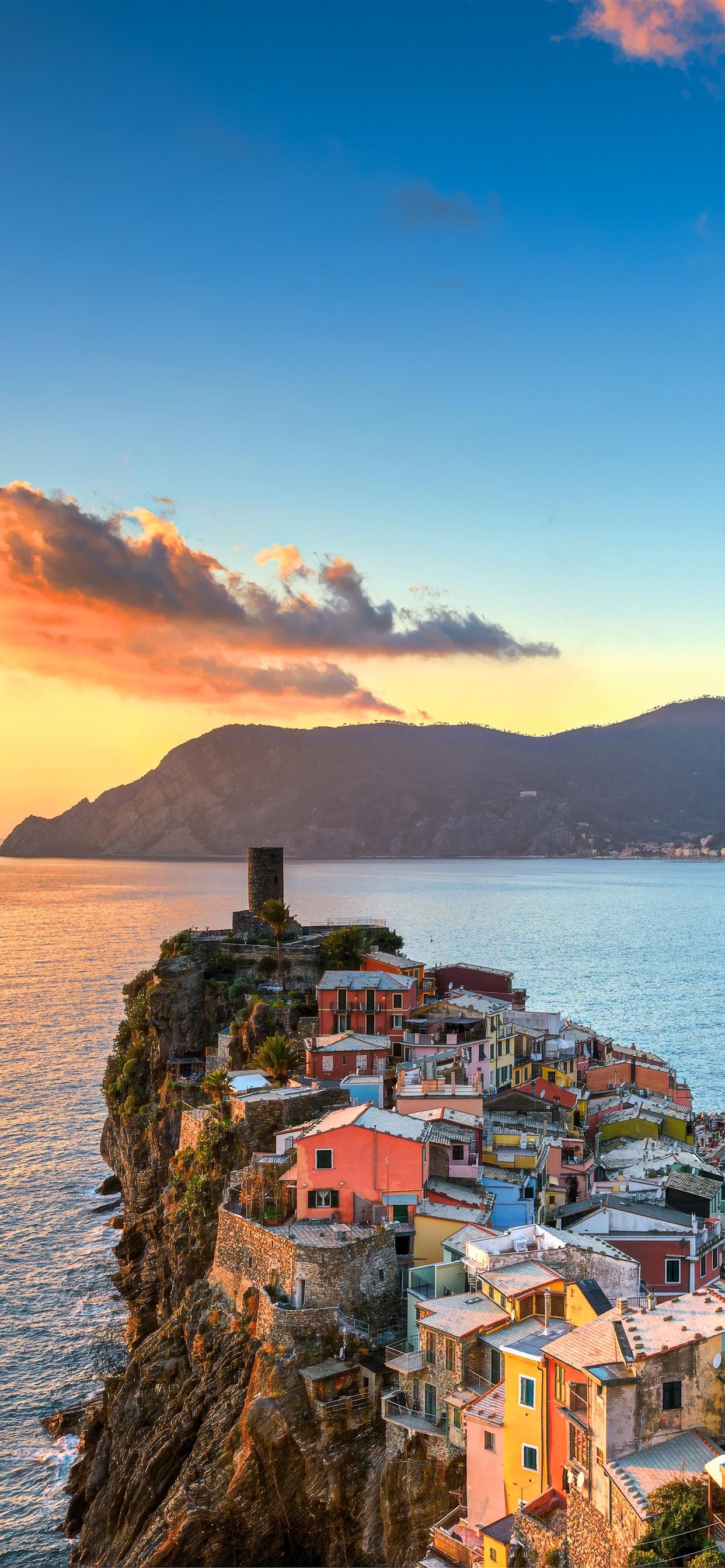 Italy, Cinque Terre, Ligurian Sea, beautiful village, mountains