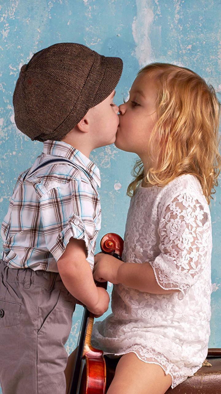 Baby Love Kiss Wallpaper for Android