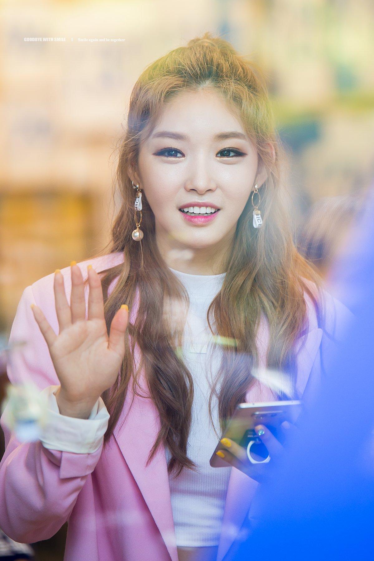 Kim Chung Ha Android IPhone Wallpaper