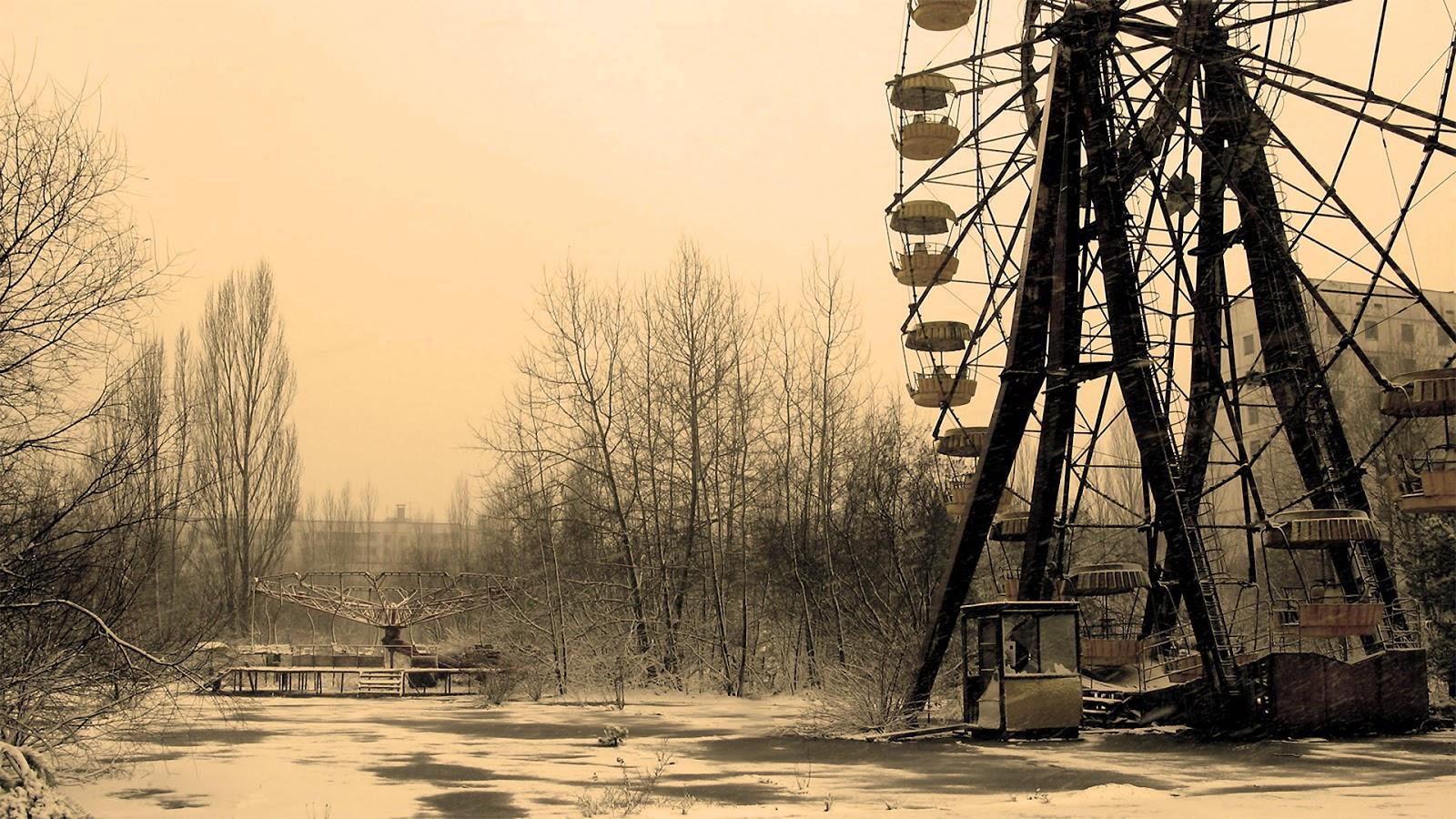 Full HD Desktop Wallpaper: Creepy Abandoned Park Wallpaper