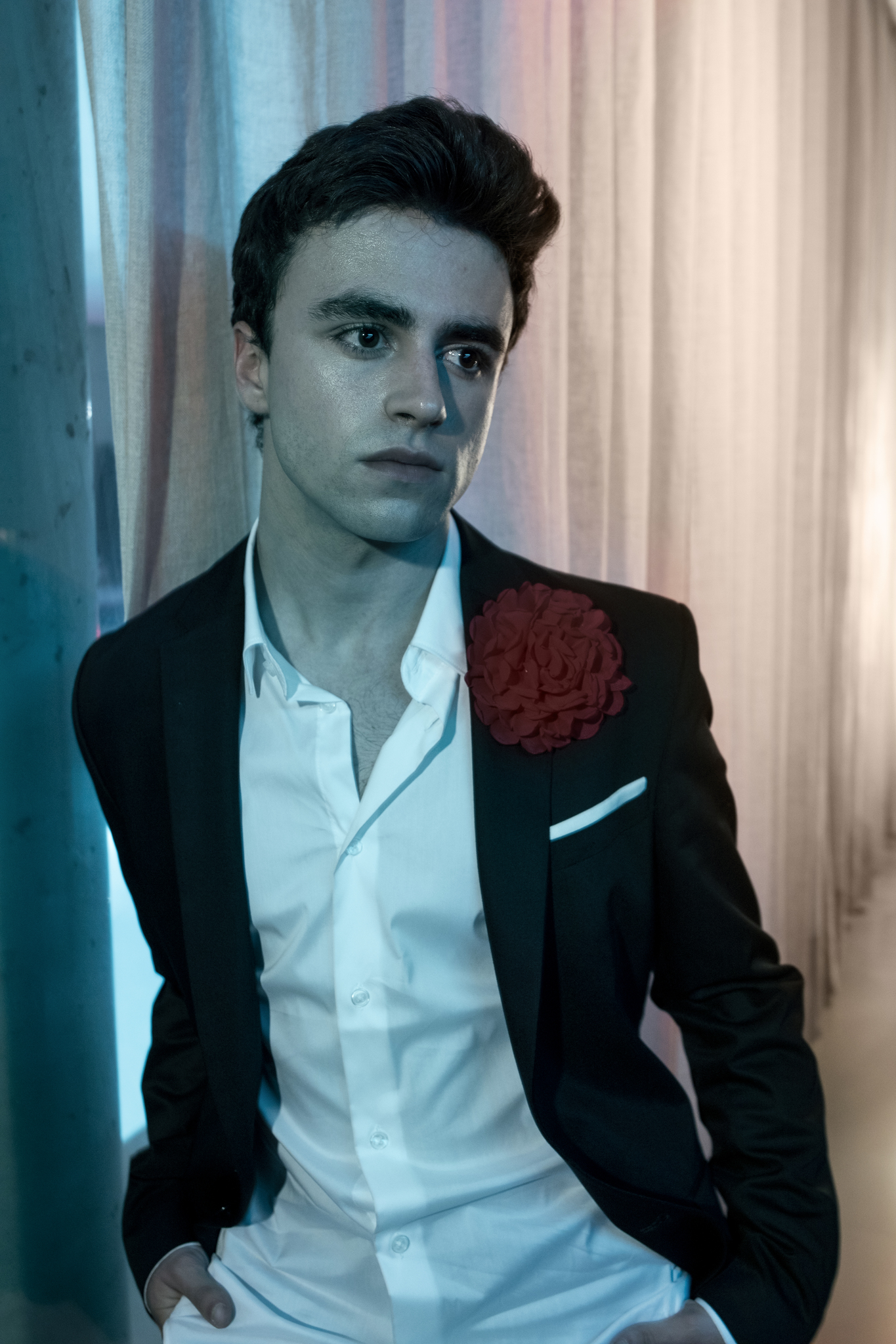 Itzan Escamilla Info, Agent, Manager