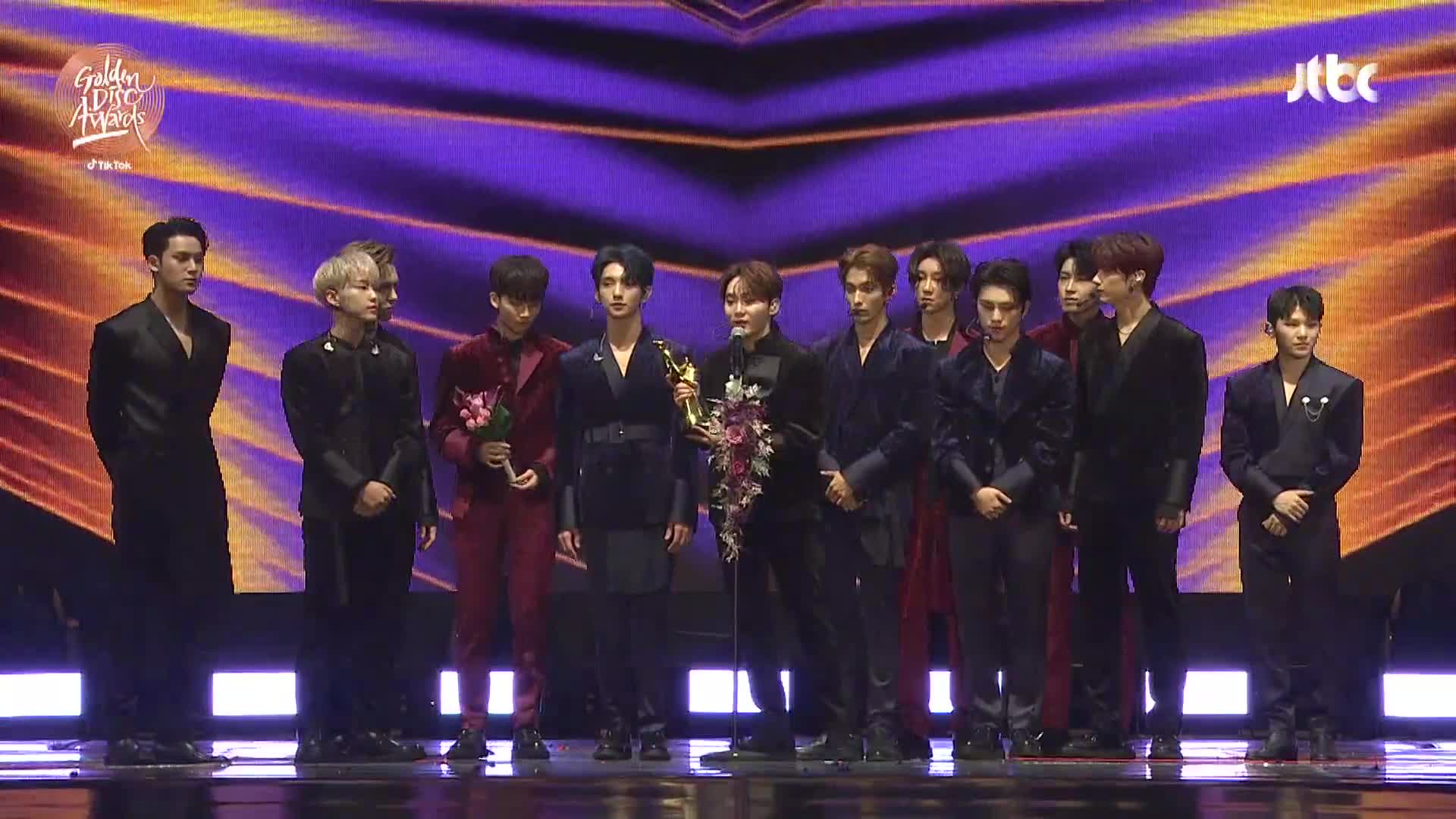 V Official] [34th Golden Disc with Tiktok] Album Section