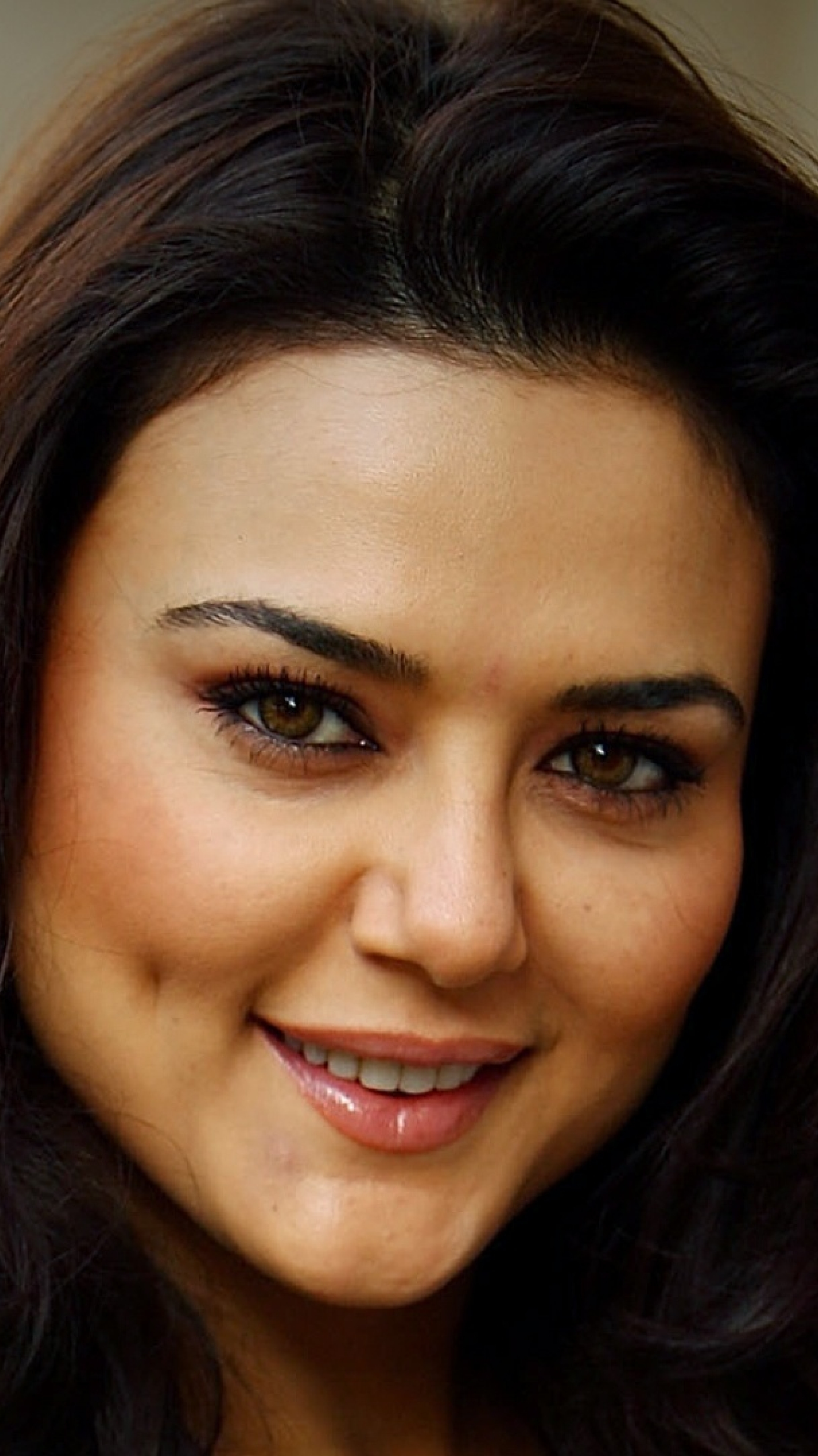 Preity Zinta Close Up Photo Sony Xperia X, XZ, Z5