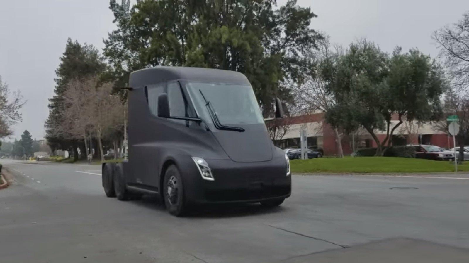 Tesla Semi Spied On Public Roads: Video Picture, Photo