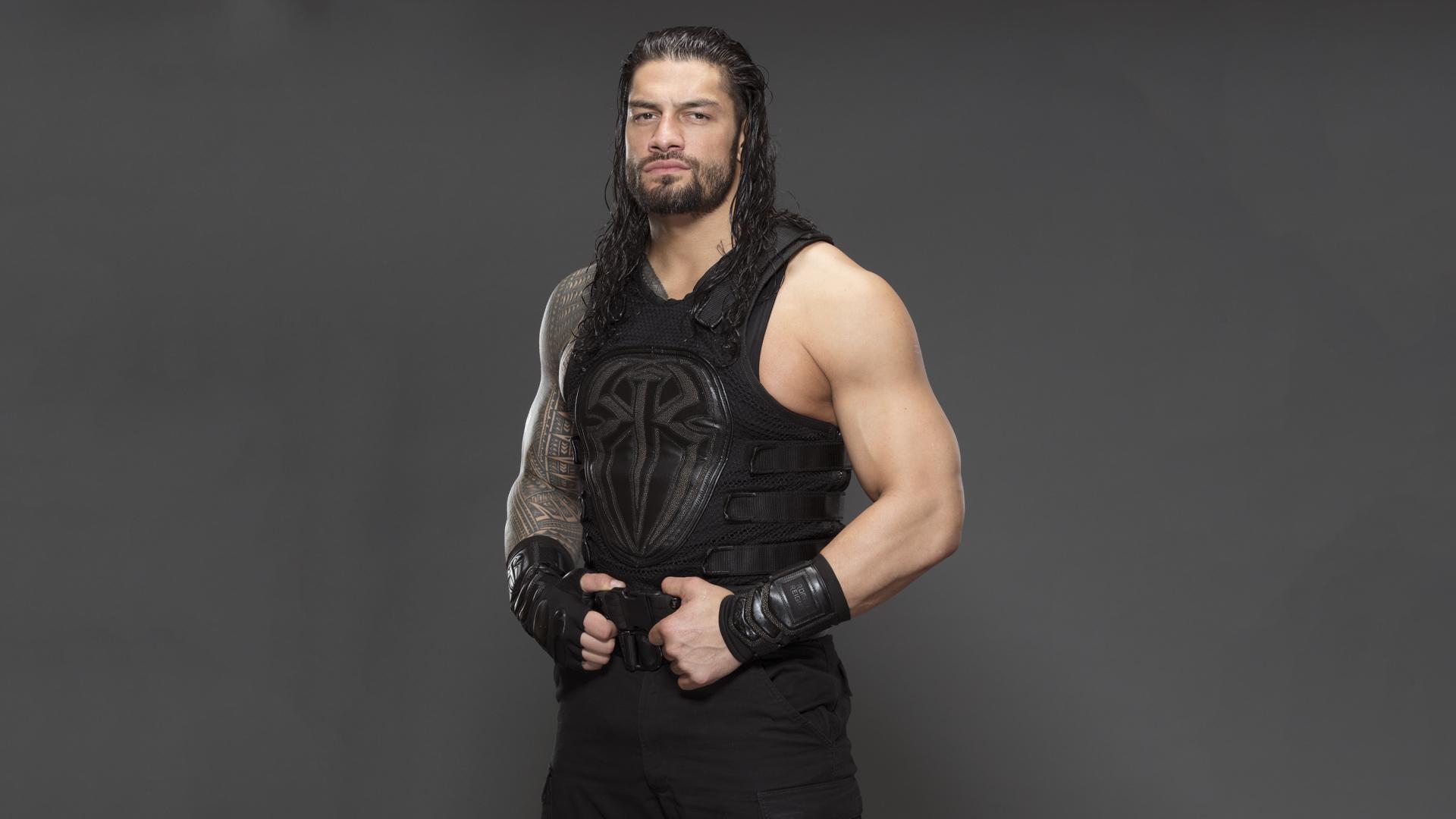 Roman Reigns. Superstar. WWE Raw & SmackDown