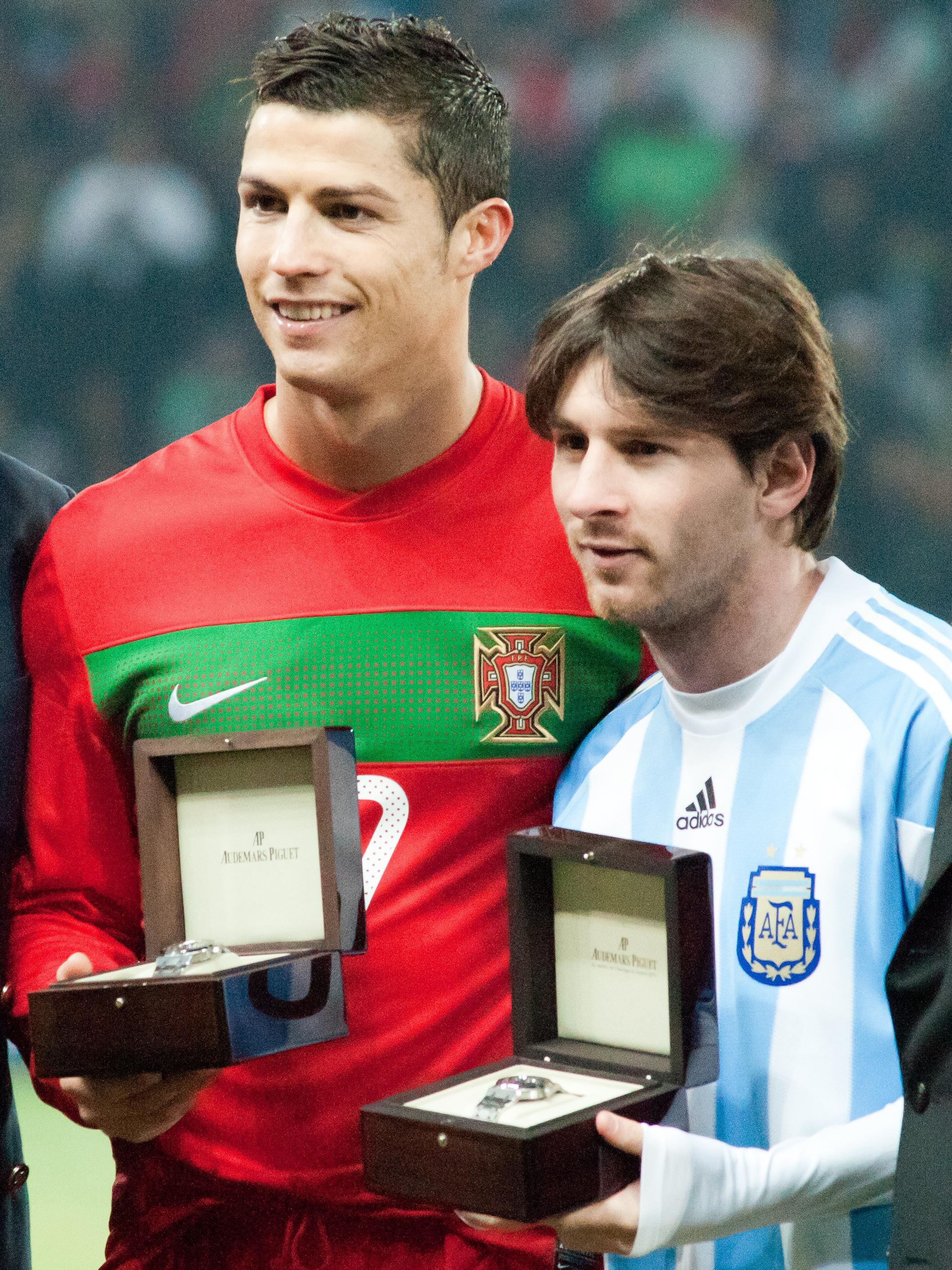 Lionel Messi Vs Cristiano Ronaldo Wallpaper