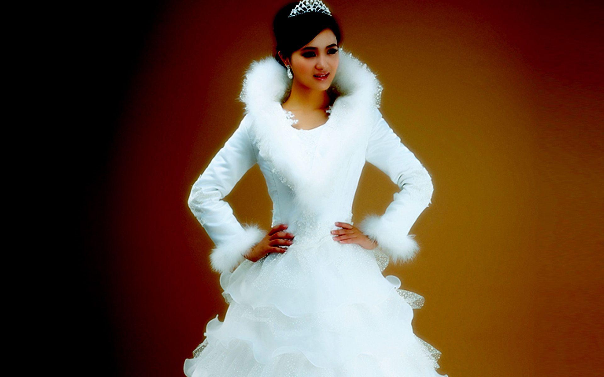 Serene Wedding Gown Winter Moment in HD Serene Wedding Gown Winter Moment in HD