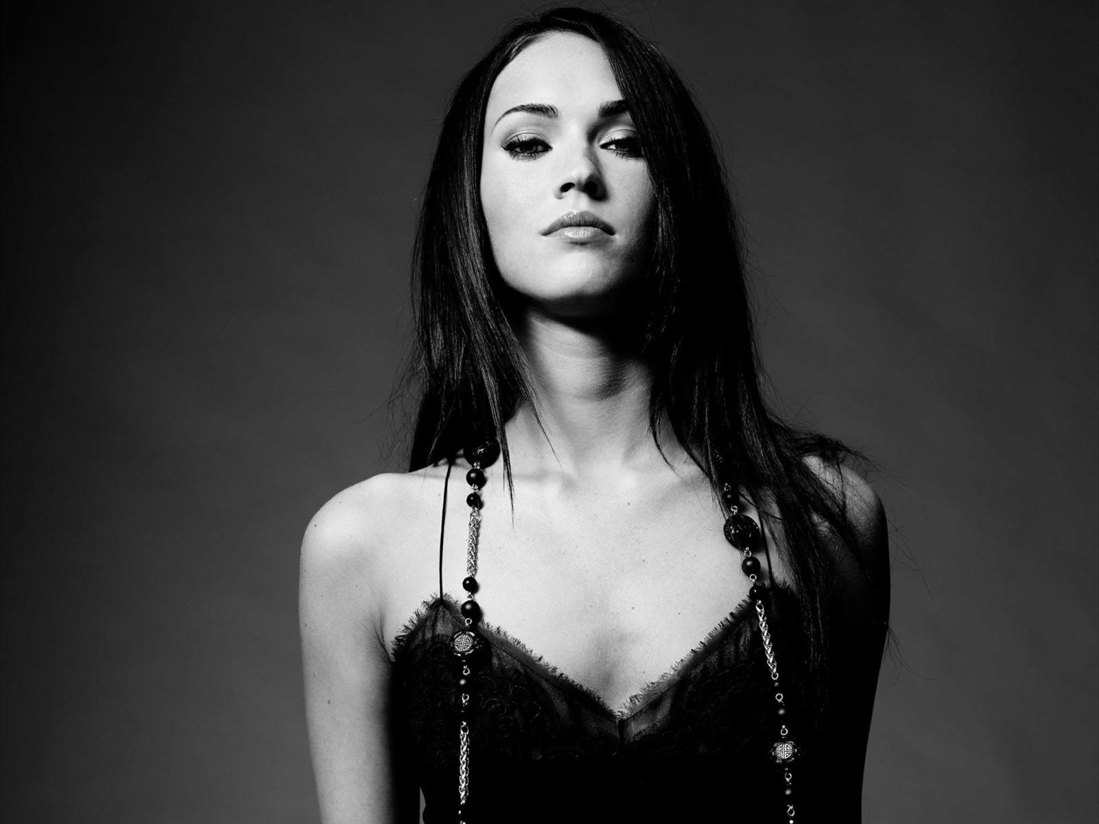 Desktop Wallpaper Megan Fox Celebrities