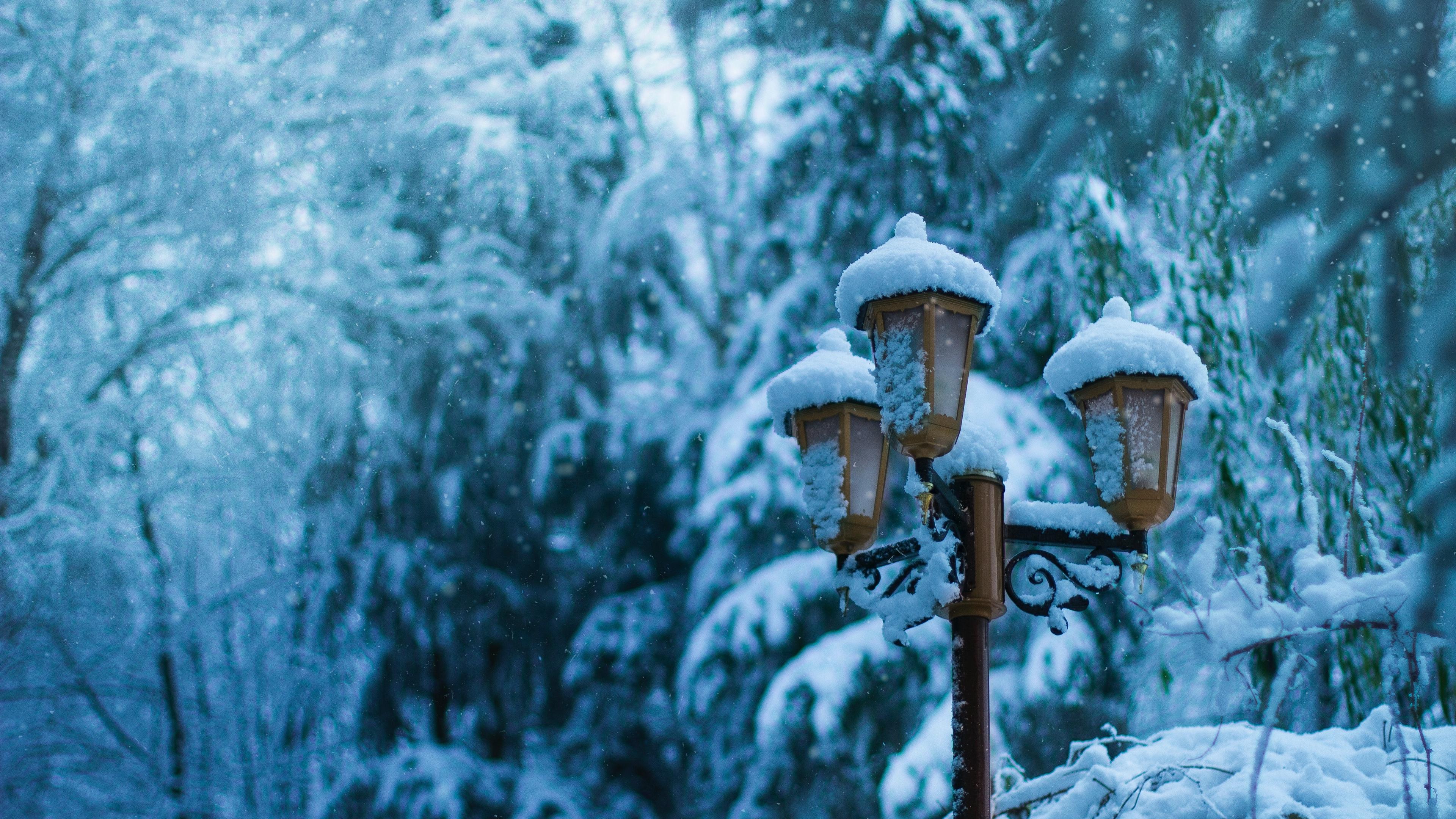 Download wallpaper 3840x2160 lantern, pillar, snow, winter