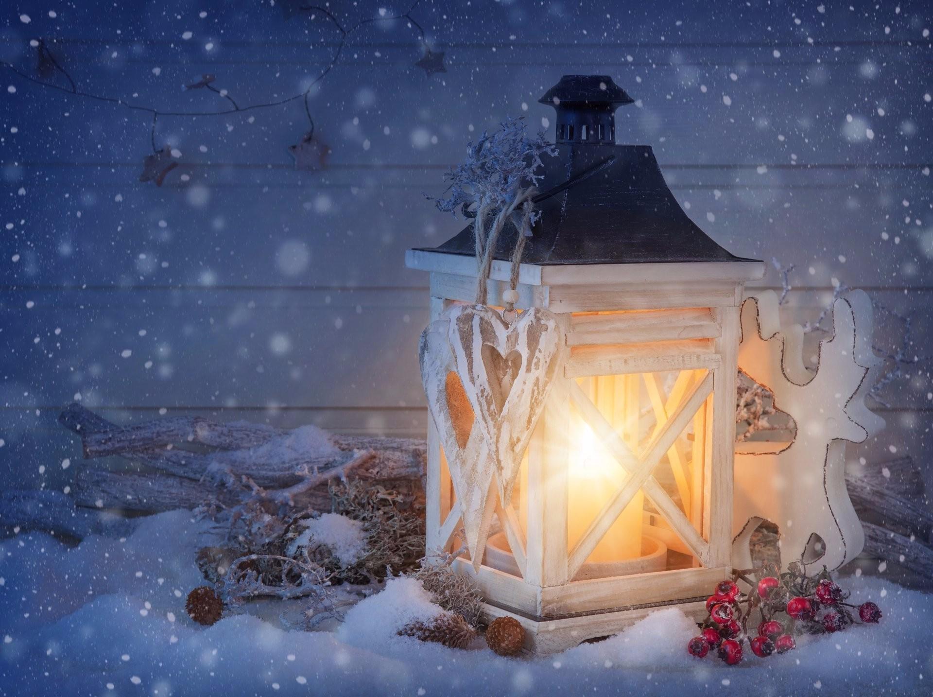 Lantern in the Snow at Christmas HD Wallpaper. Background