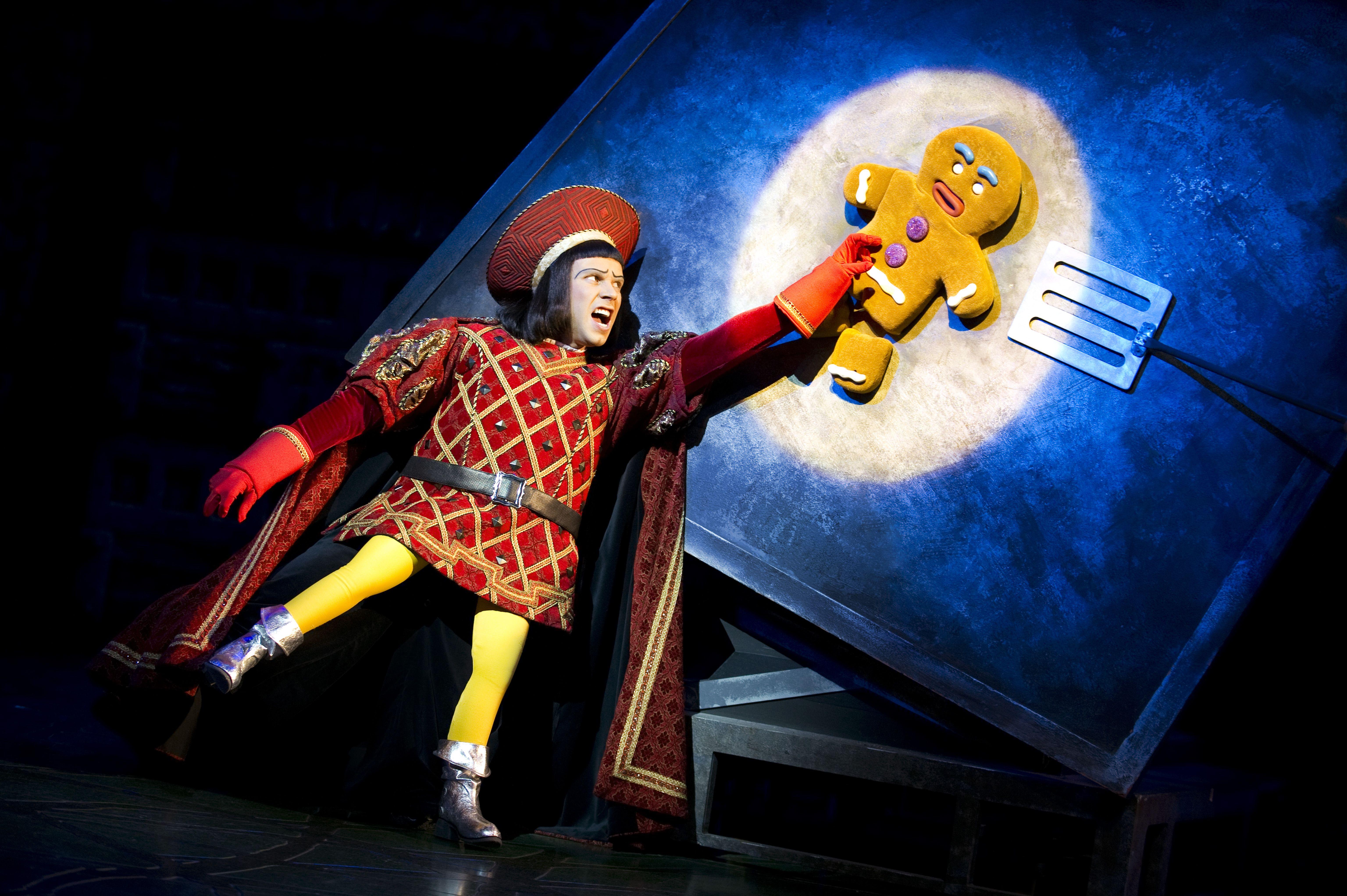 Lord Farquaad witht he Gingerbread man #shrek #musical