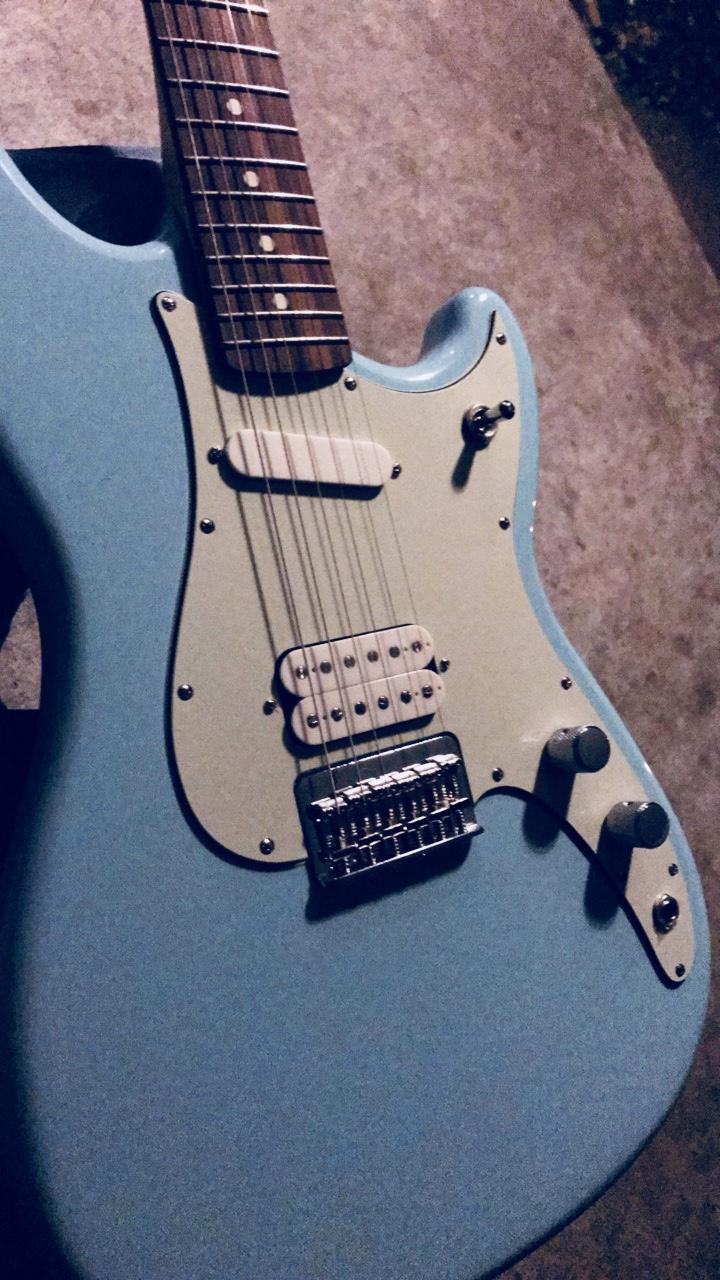 Fender Duo Sonic Phone Wallpaper