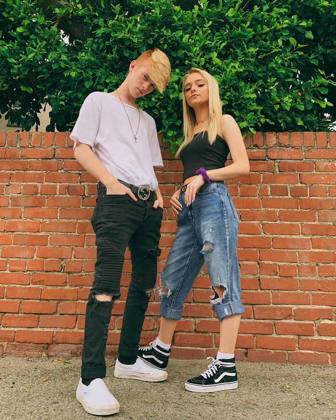 Zoe. Zoe, cody, Cute couples, Mom jeans
