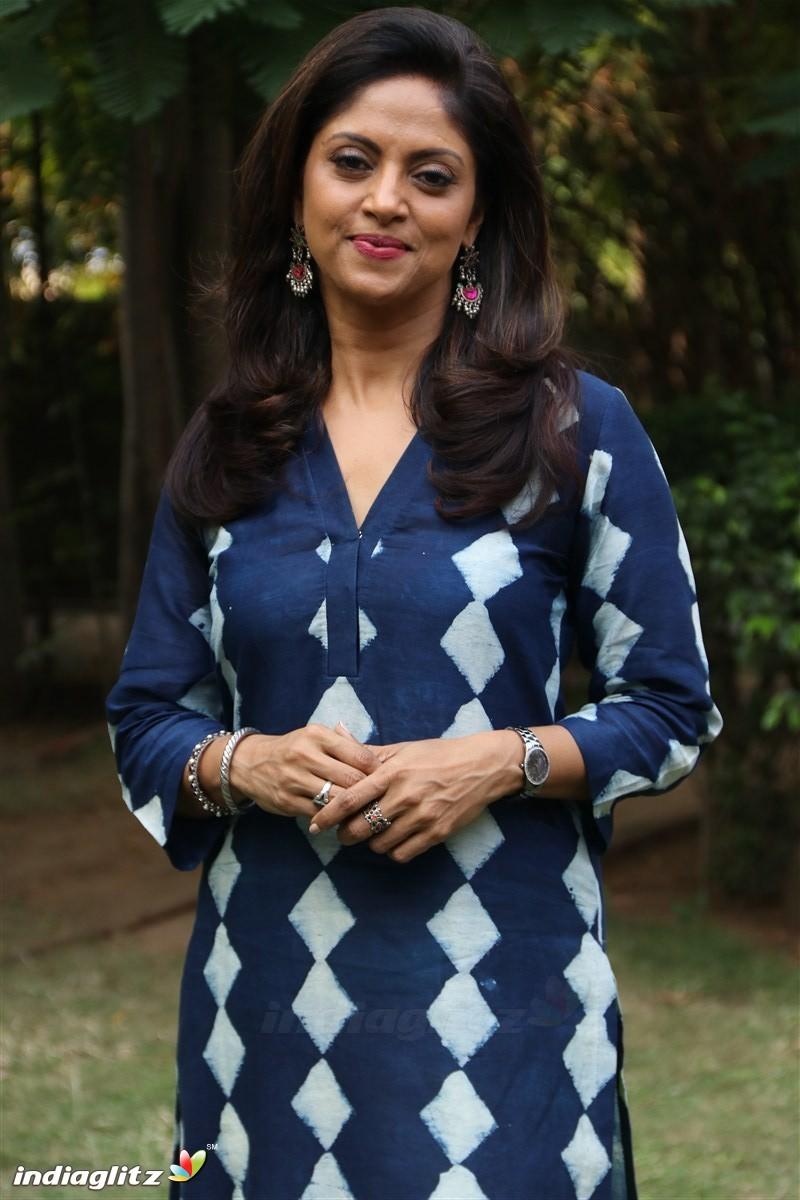 Nathiya Photo Actress photo, image, gallery